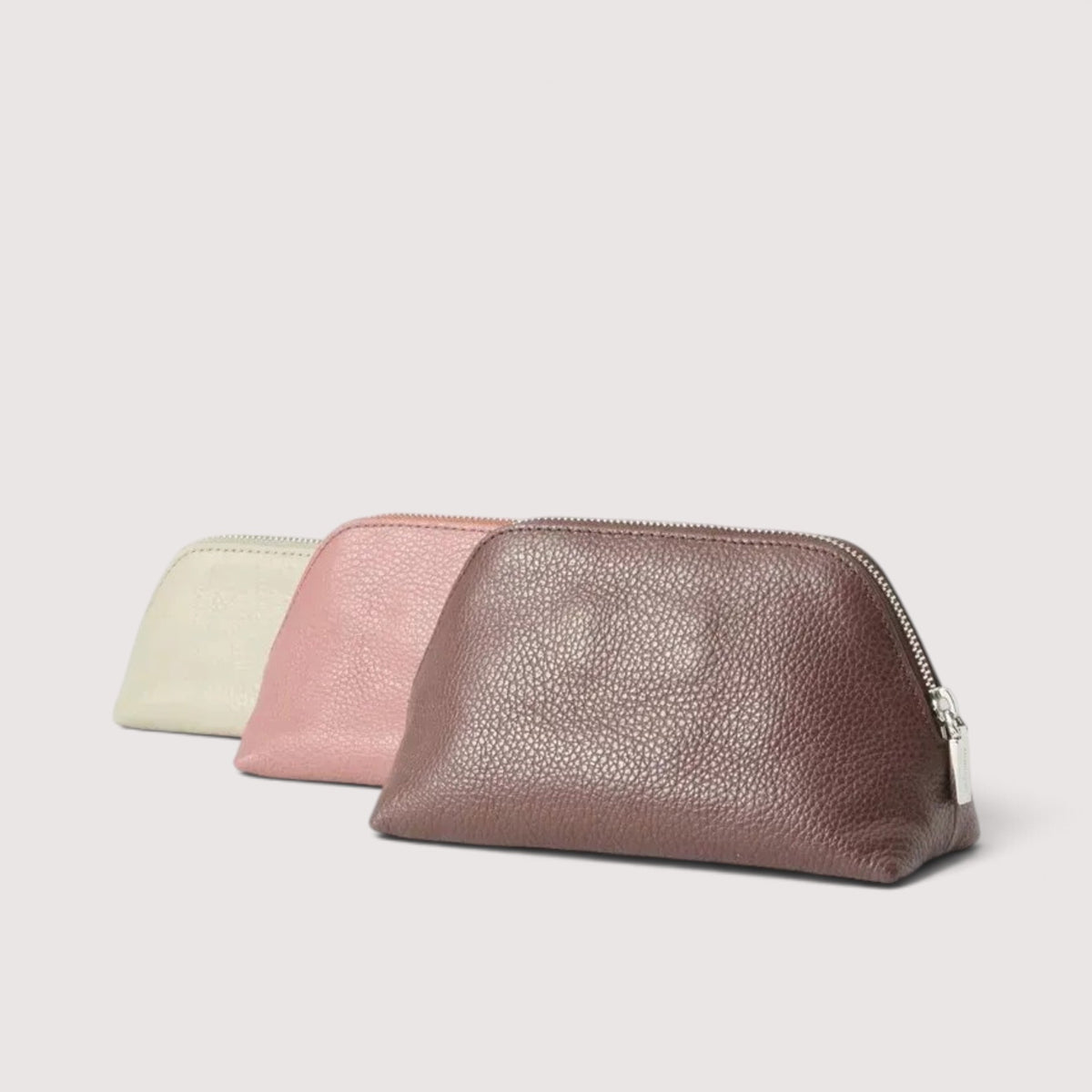 Італійський шкіряний жіночий набір косметичок Coccinelle Trousse E5 TMF 25 04 01 906 кольору бургунді/рожевий/молочний
