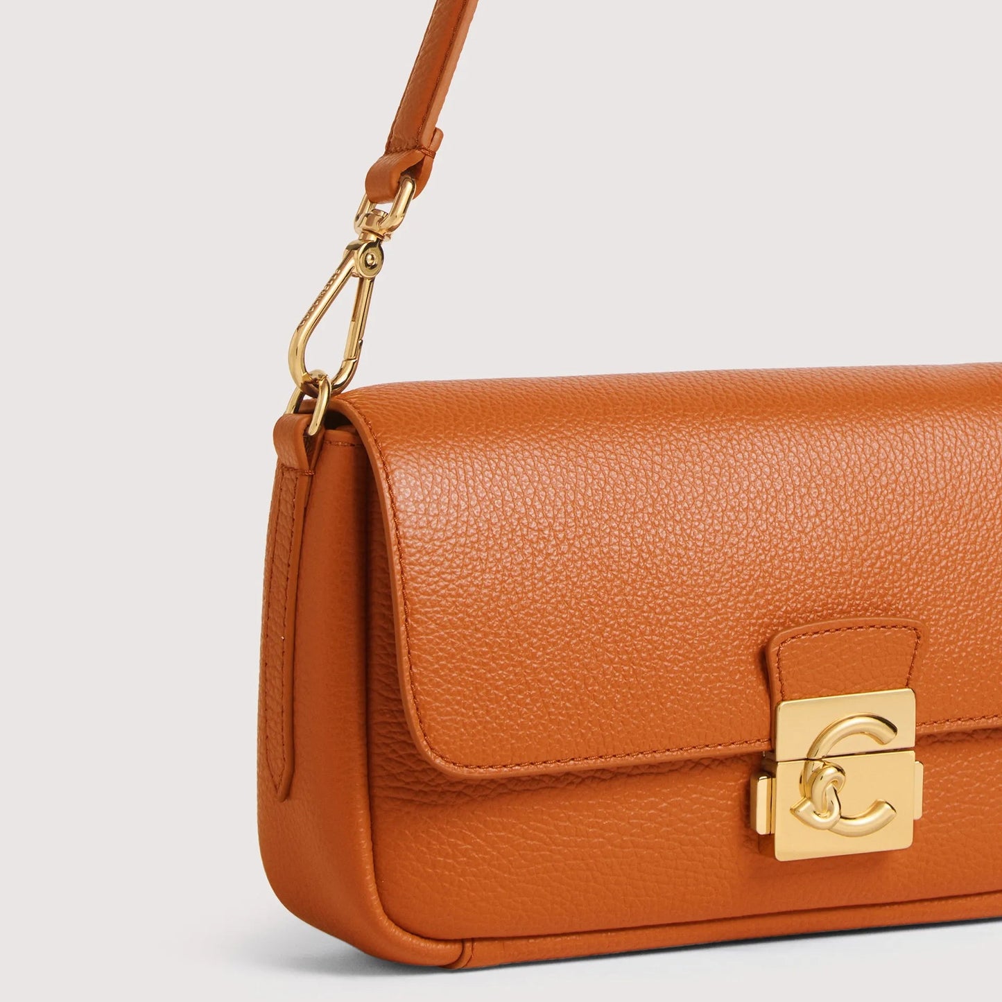 Помаранчева італійська шкіряна жіноча сумка Coccinelle C-Me Lock Medium E1 U4K 12 02 01 R41