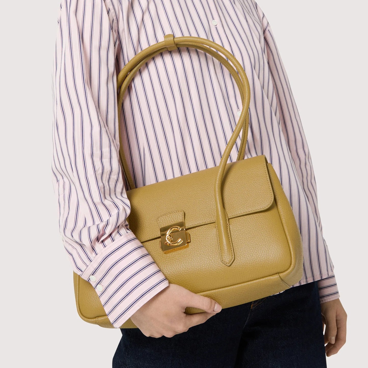 Оливкова італійська шкіряна жіноча сумка Coccinelle C-Me Lock Large E1 U4K 12 03 01 G43