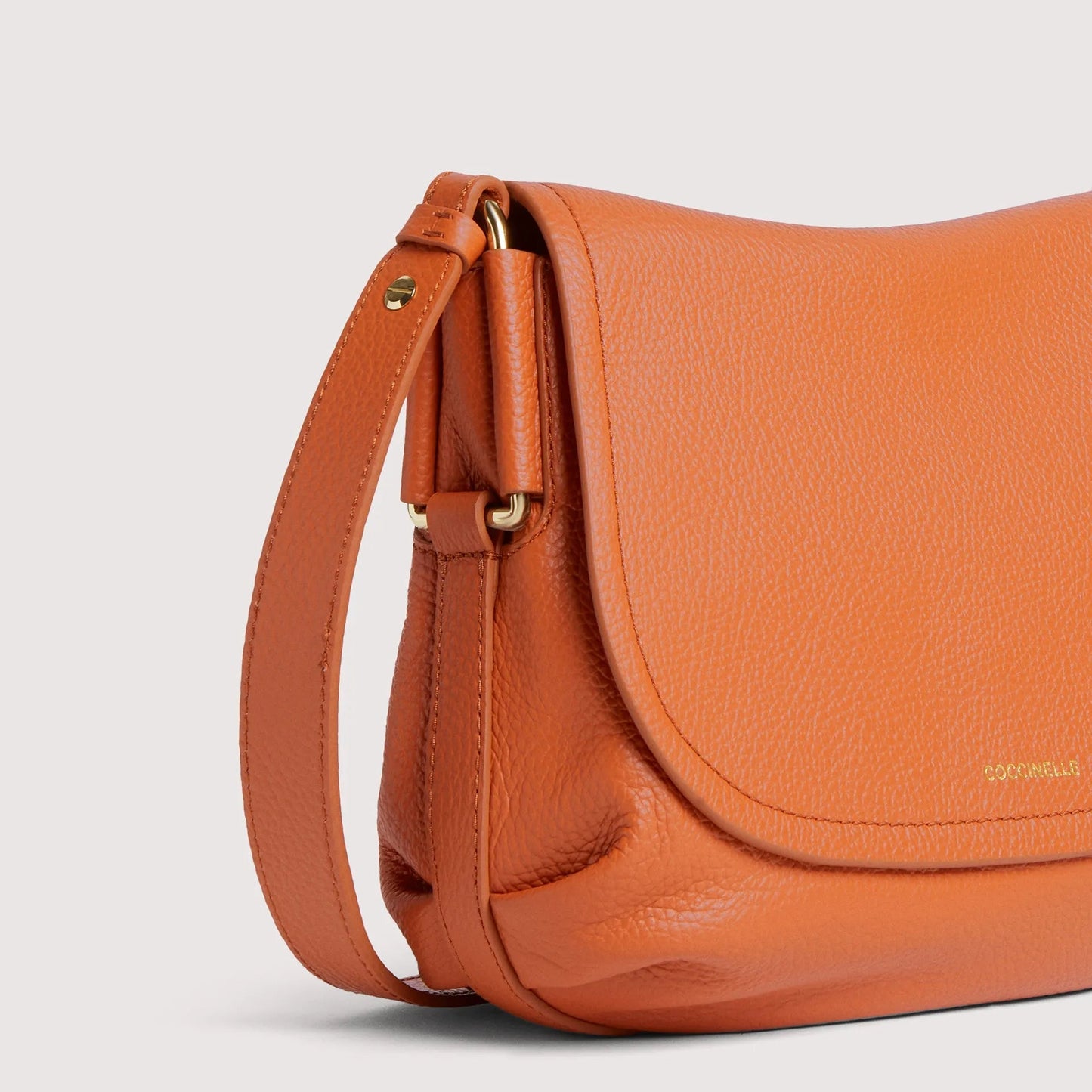 Руда італійська шкіряна жіноча сумка Coccinelle Rebekka Small E1 T95 15 02 01 R41