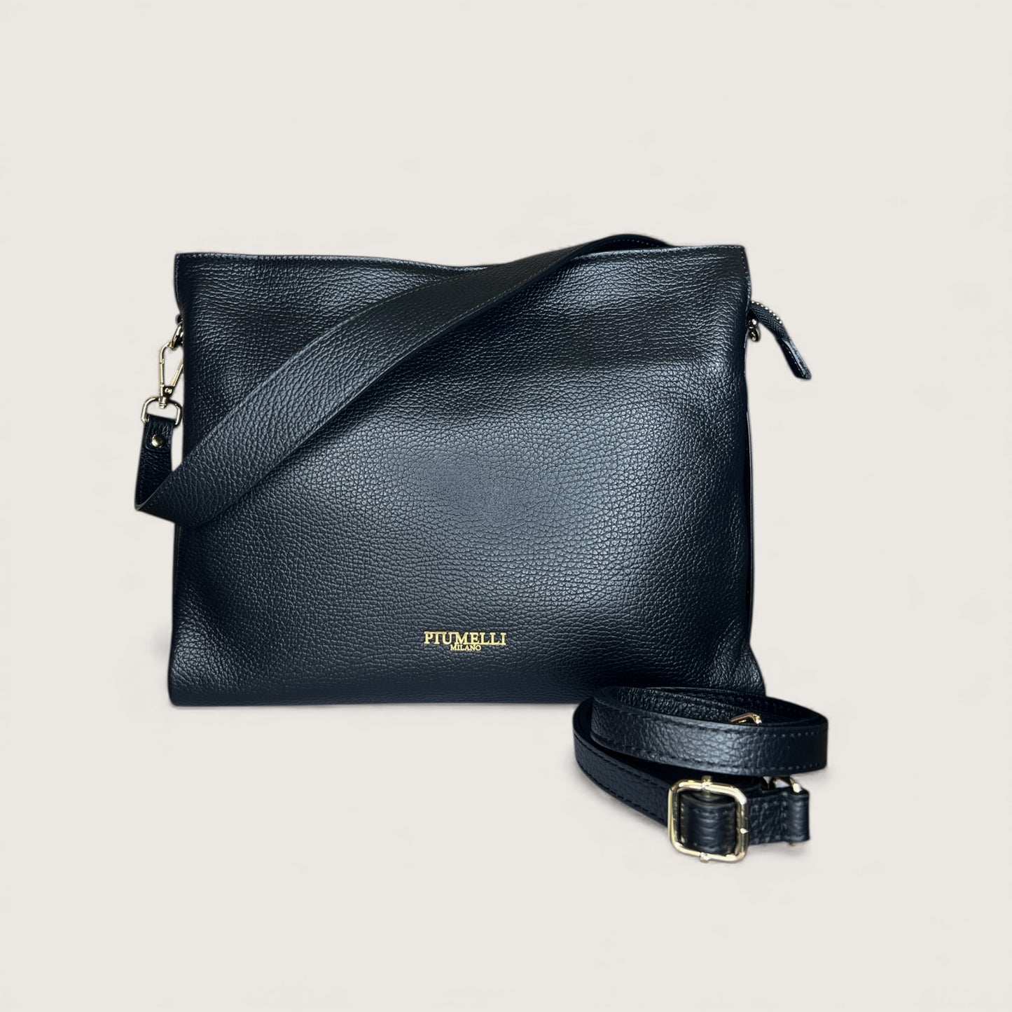 Чорна італійська шкіряна жіноча сумка Piumelli Christel D28 Black