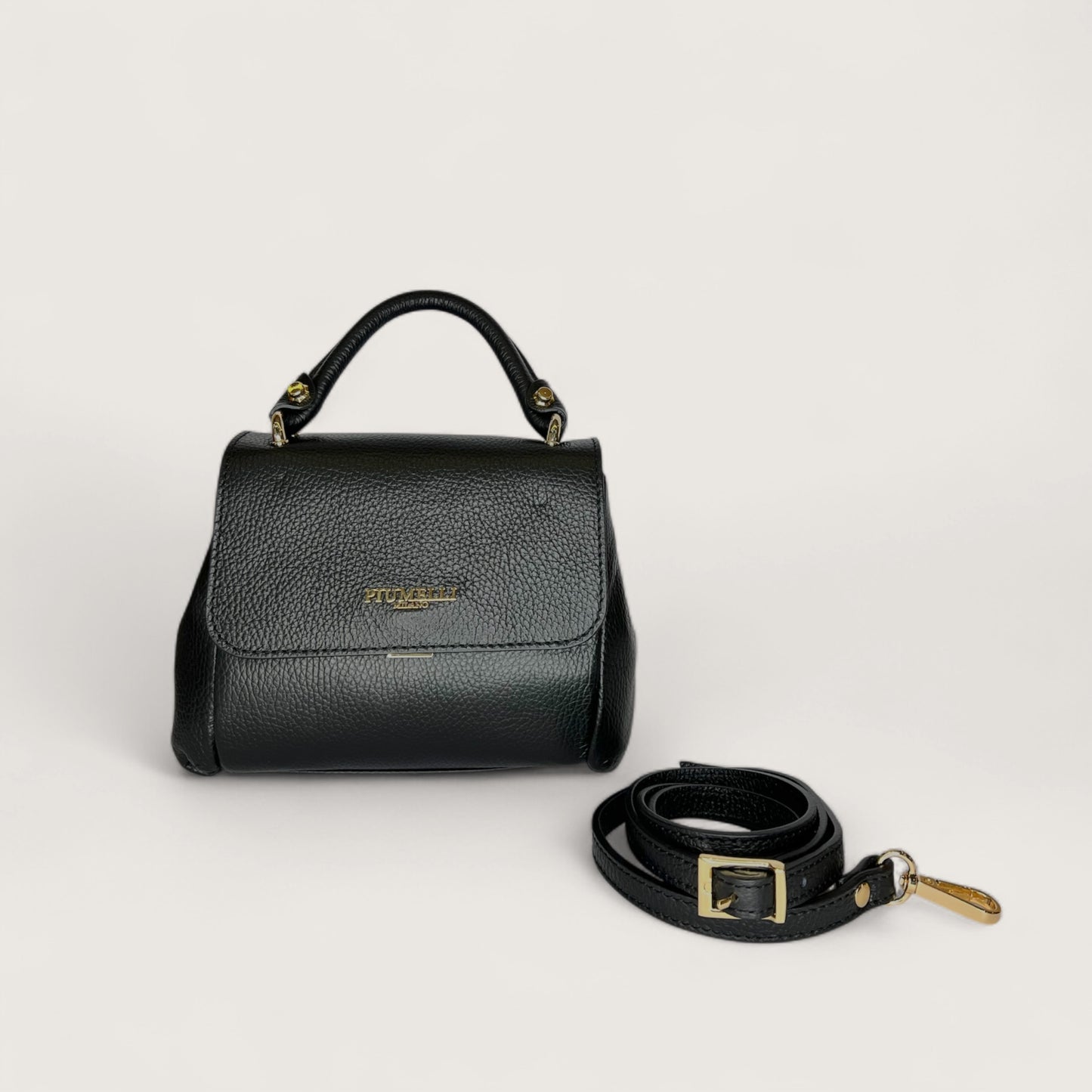 Чорна італійська шкіряна жіноча сумка Piumelli Claire D28 Black