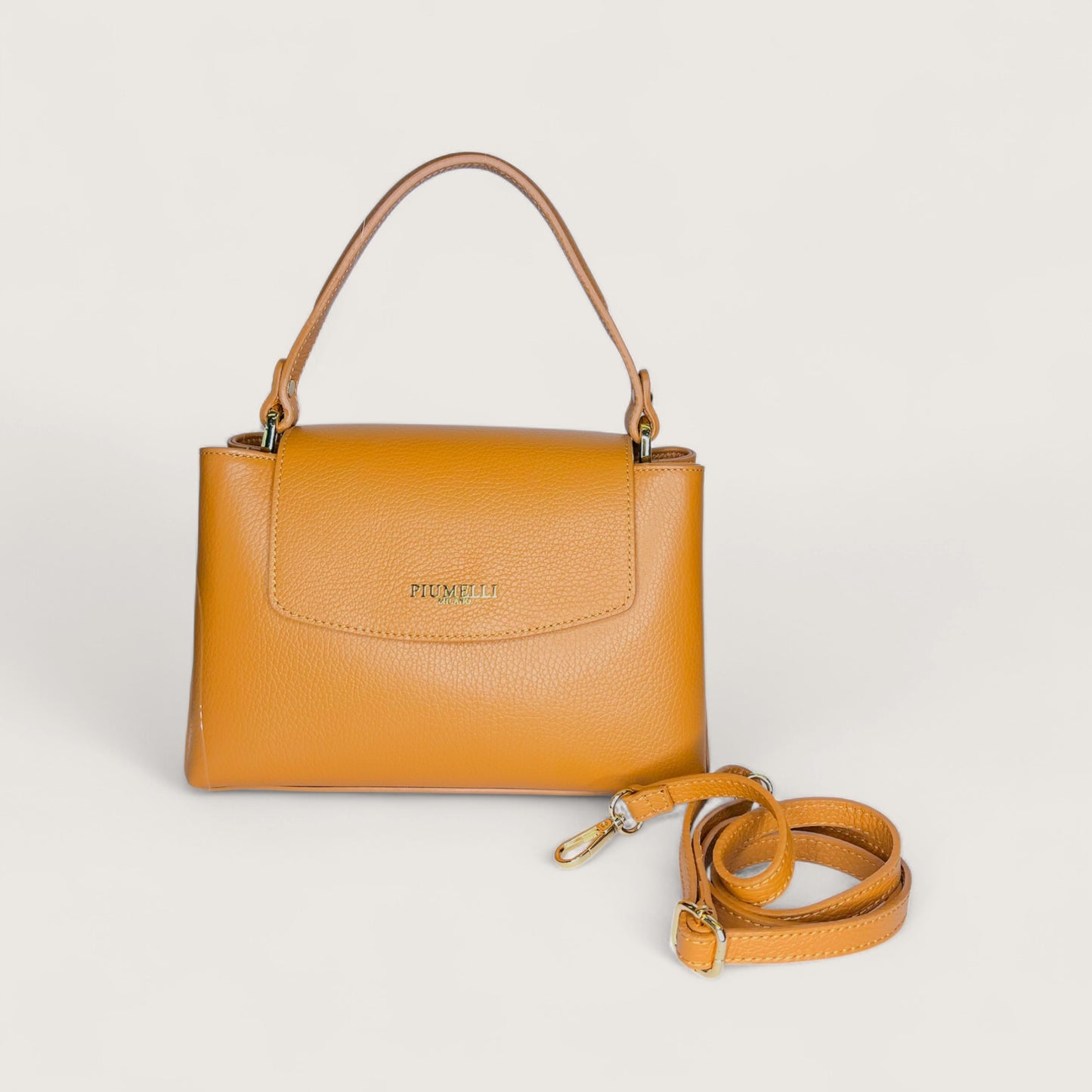 Карамельна італійська шкіряна жіноча сумка Piumelli Elysia D44 Camel
