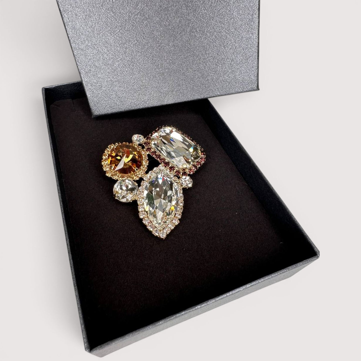 Брошка Vetro Antico AR 009008 white amber leaf