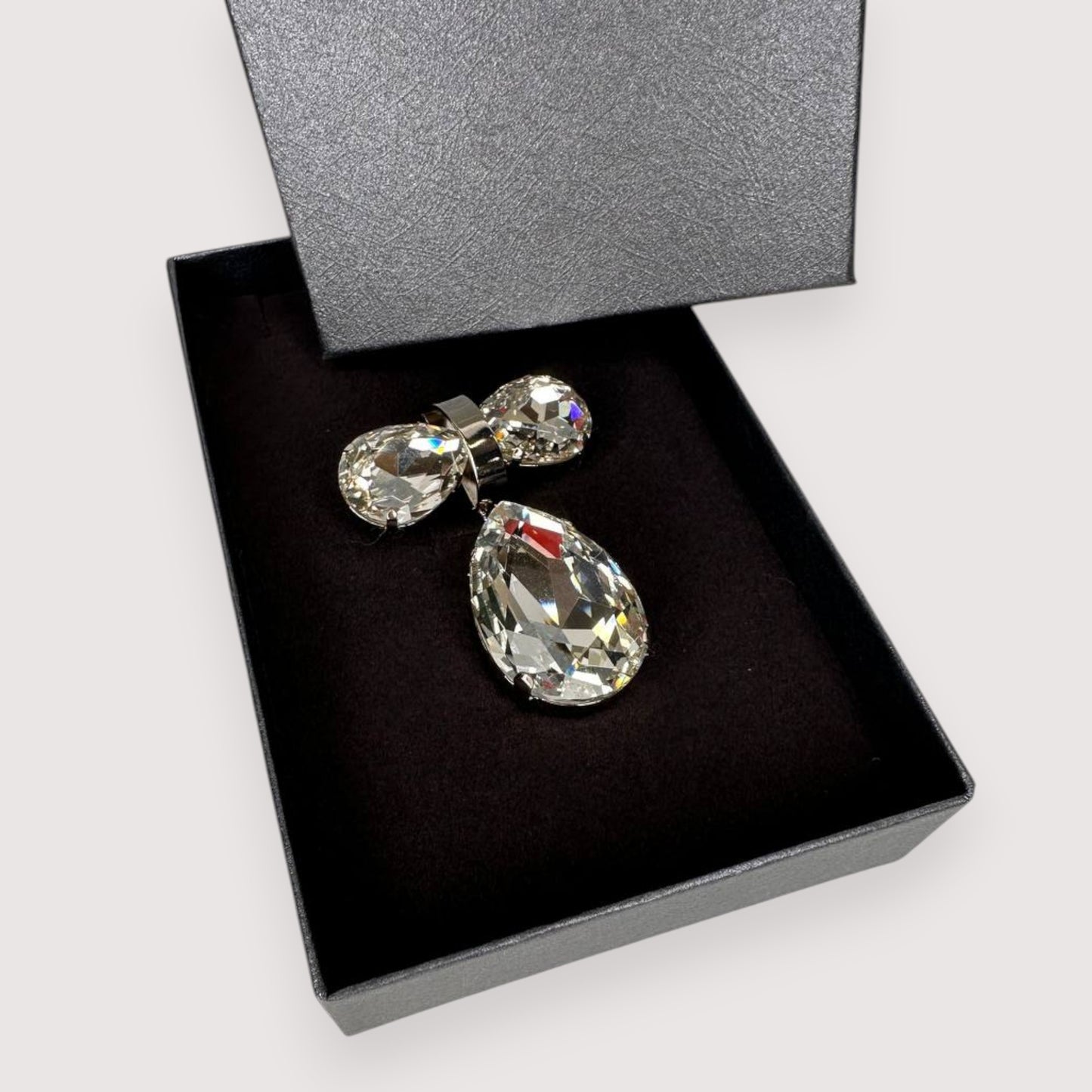 Брошка Vetro Antico AR 027991 white bow
