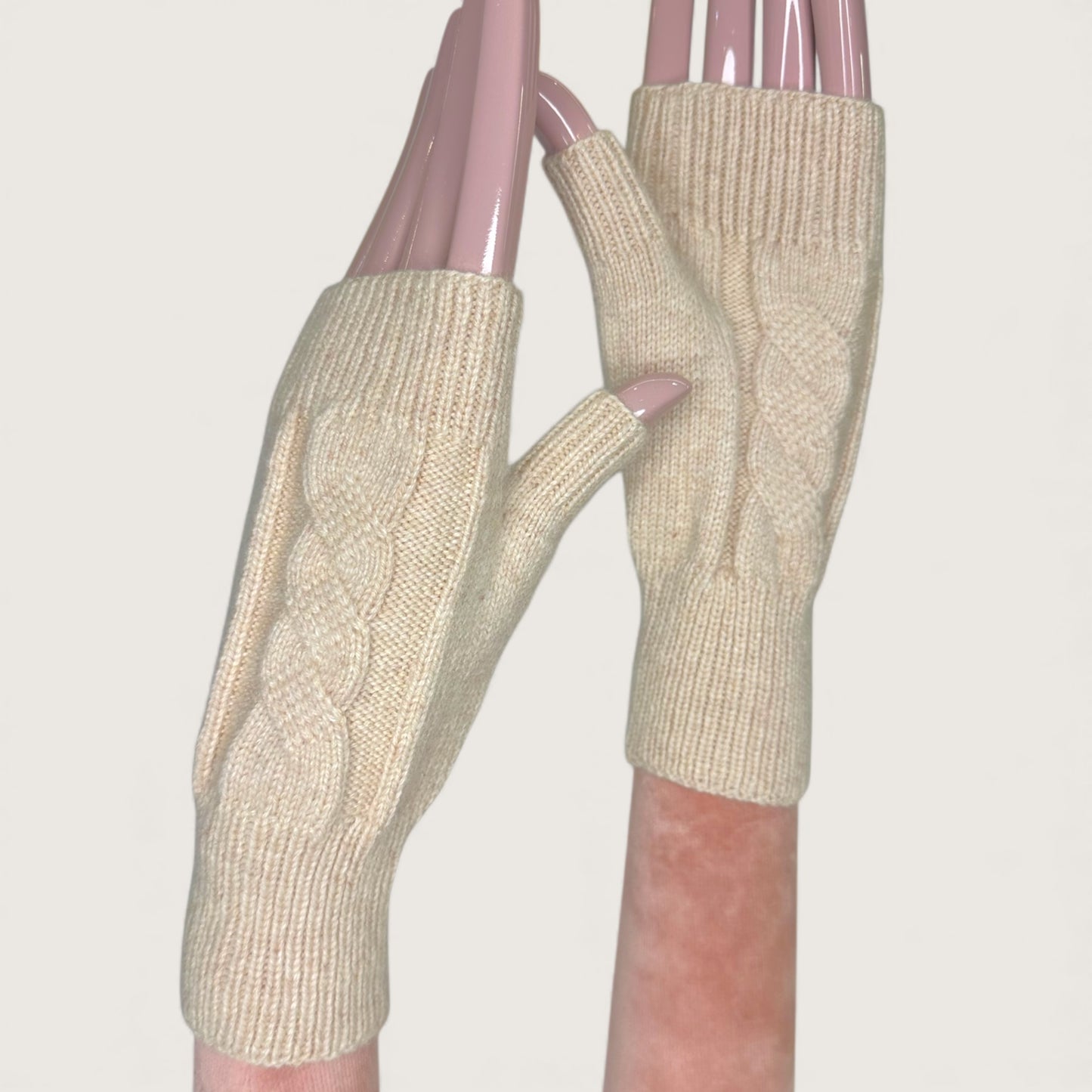 Мітенки Butterfly BY LYU 2025.38 АТ pearl cachmere