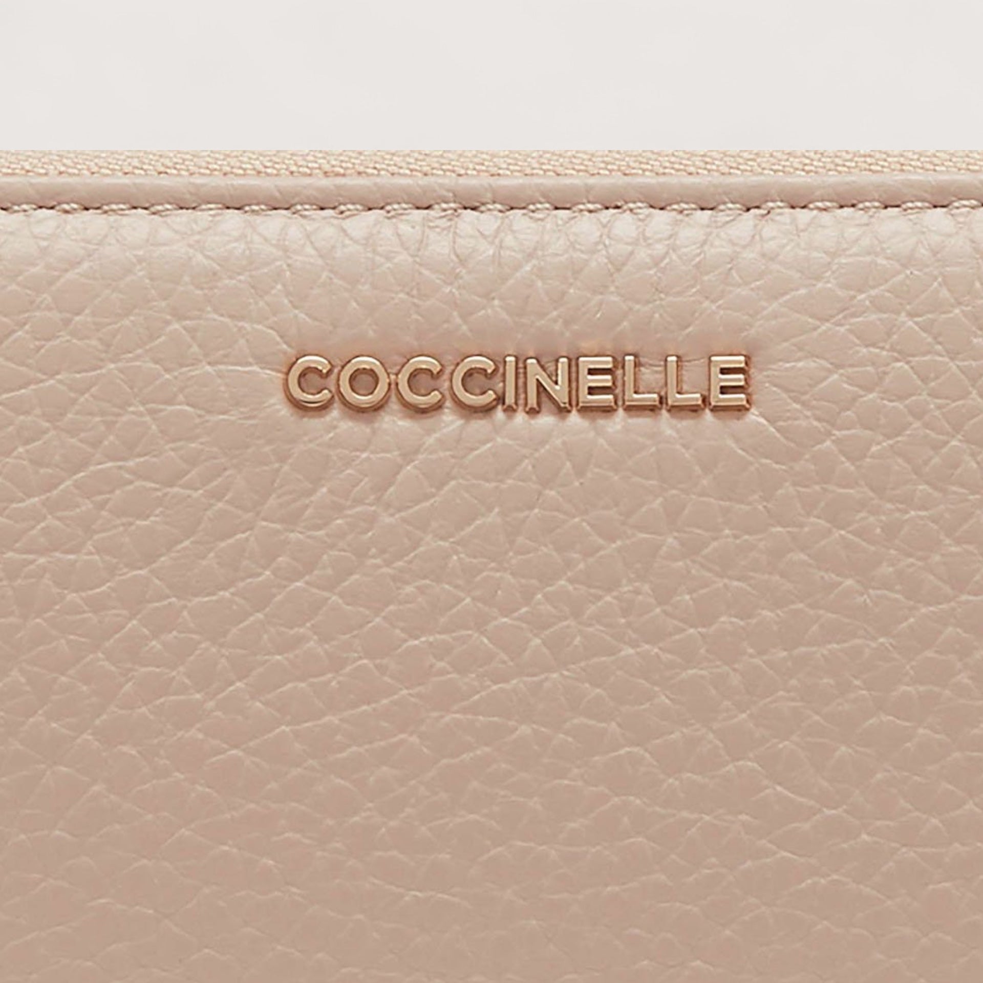 Пудровий італійський шкіряний жіночий гаманець Coccinelle Metallic Soft E2 MW5 11 32 01 N12