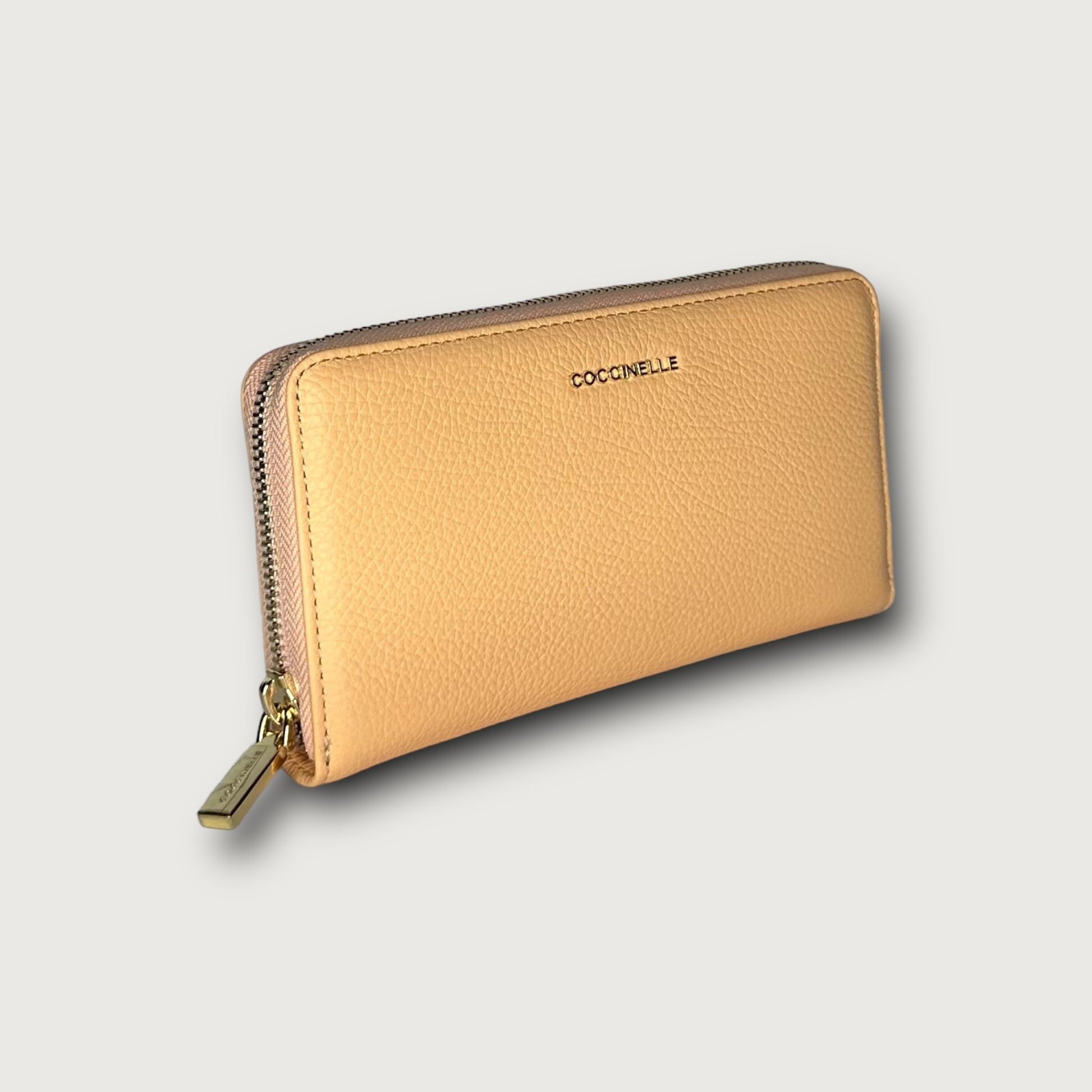 Персиковий італійський шкіряний жіночий гаманець Coccinelle Metallic Soft E2 MW5 11 32 01 P47