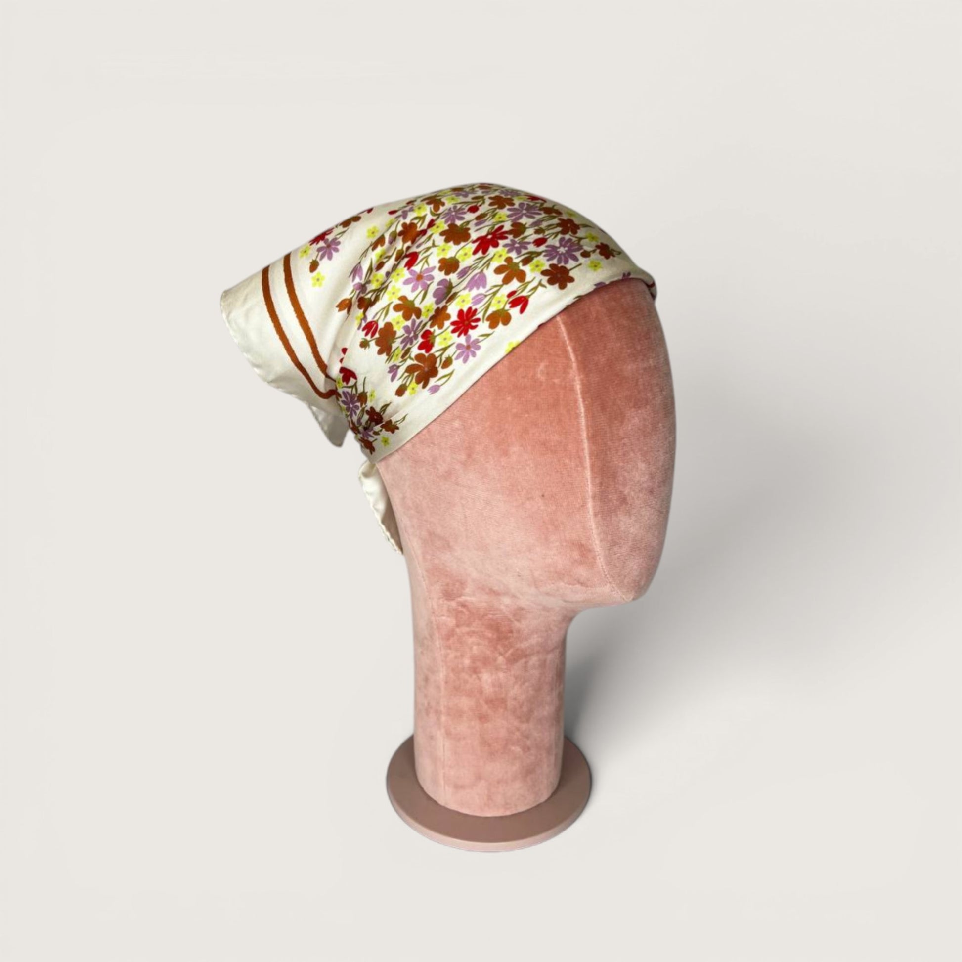Біла італійська шовкова жіноча хустка Coccinelle Sakura Flowers E7 UYE 39 01 01 M18