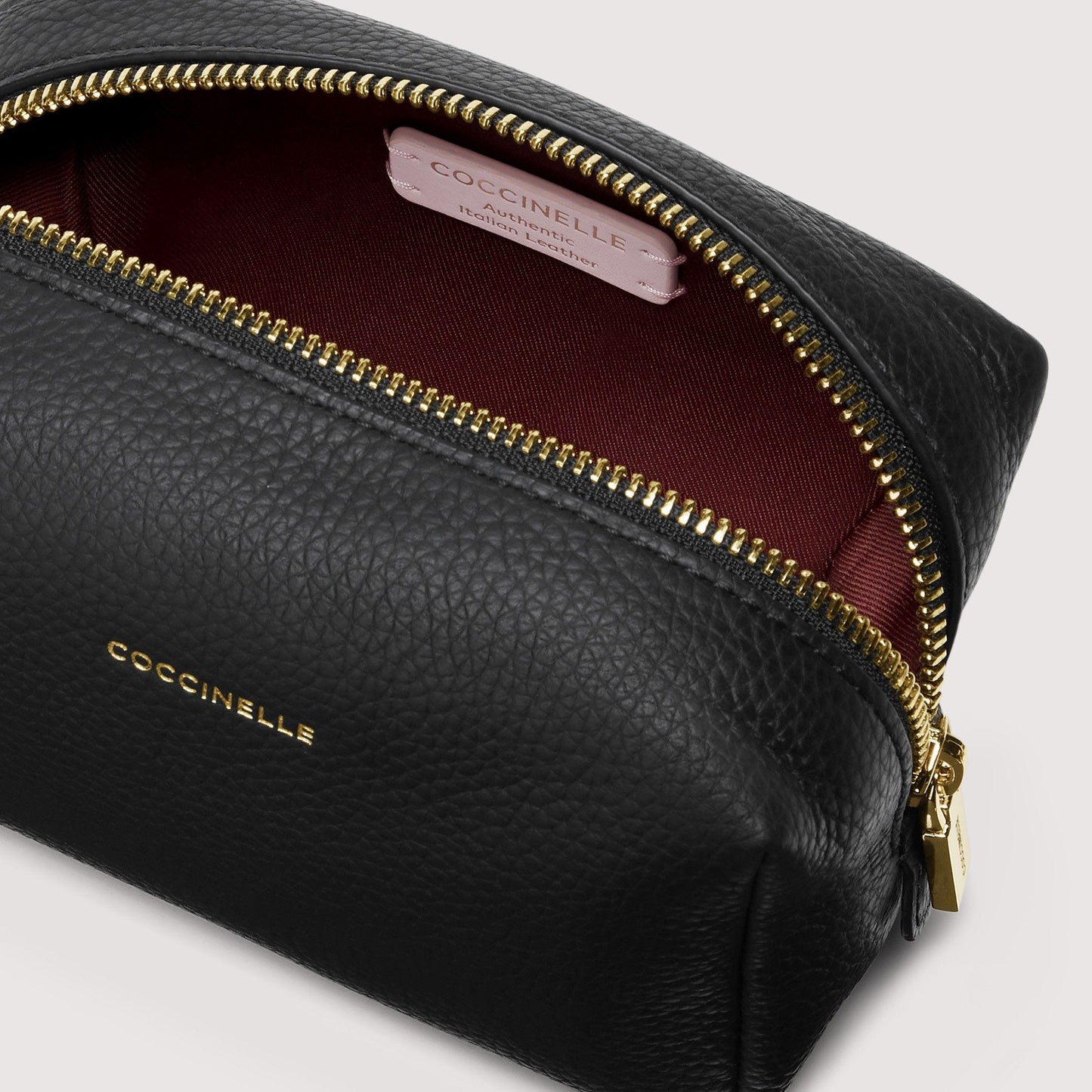 Чорна італійська шкіряна жіноча косметичка Coccinelle Trousse Maxi E5 MT5 25 F7 01 001