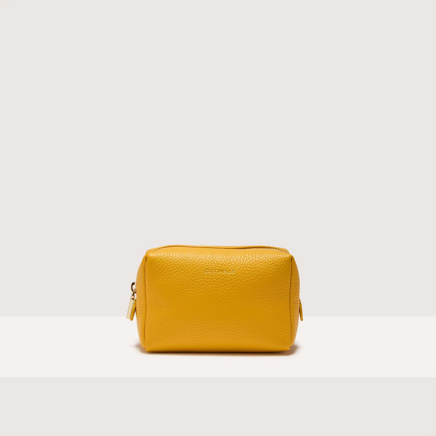 Жовта італійська шкіряна жіноча косметичка Coccinelle Trousse Maxi E5 MT5 25 F7 01 J19