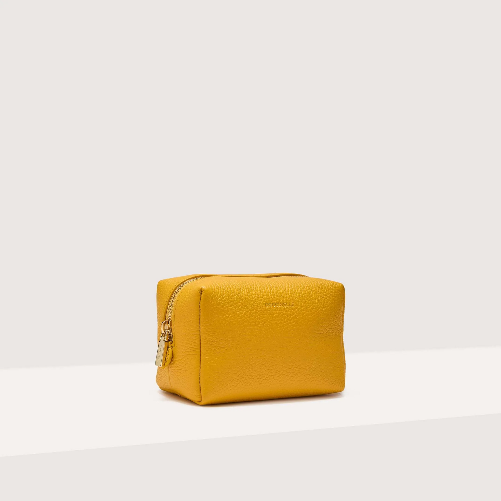 Жовта італійська шкіряна жіноча косметичка Coccinelle Trousse Maxi E5 MT5 25 F7 01 J19