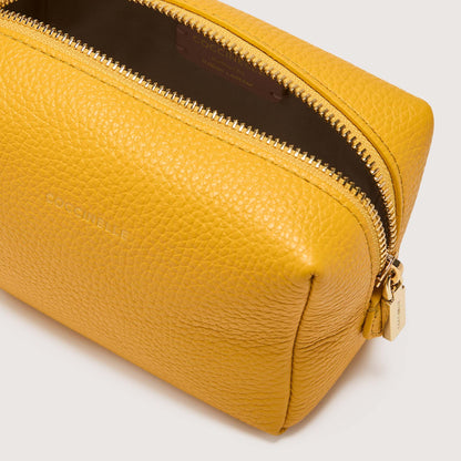 Жовта італійська шкіряна жіноча косметичка Coccinelle Trousse Maxi E5 MT5 25 F7 01 J19