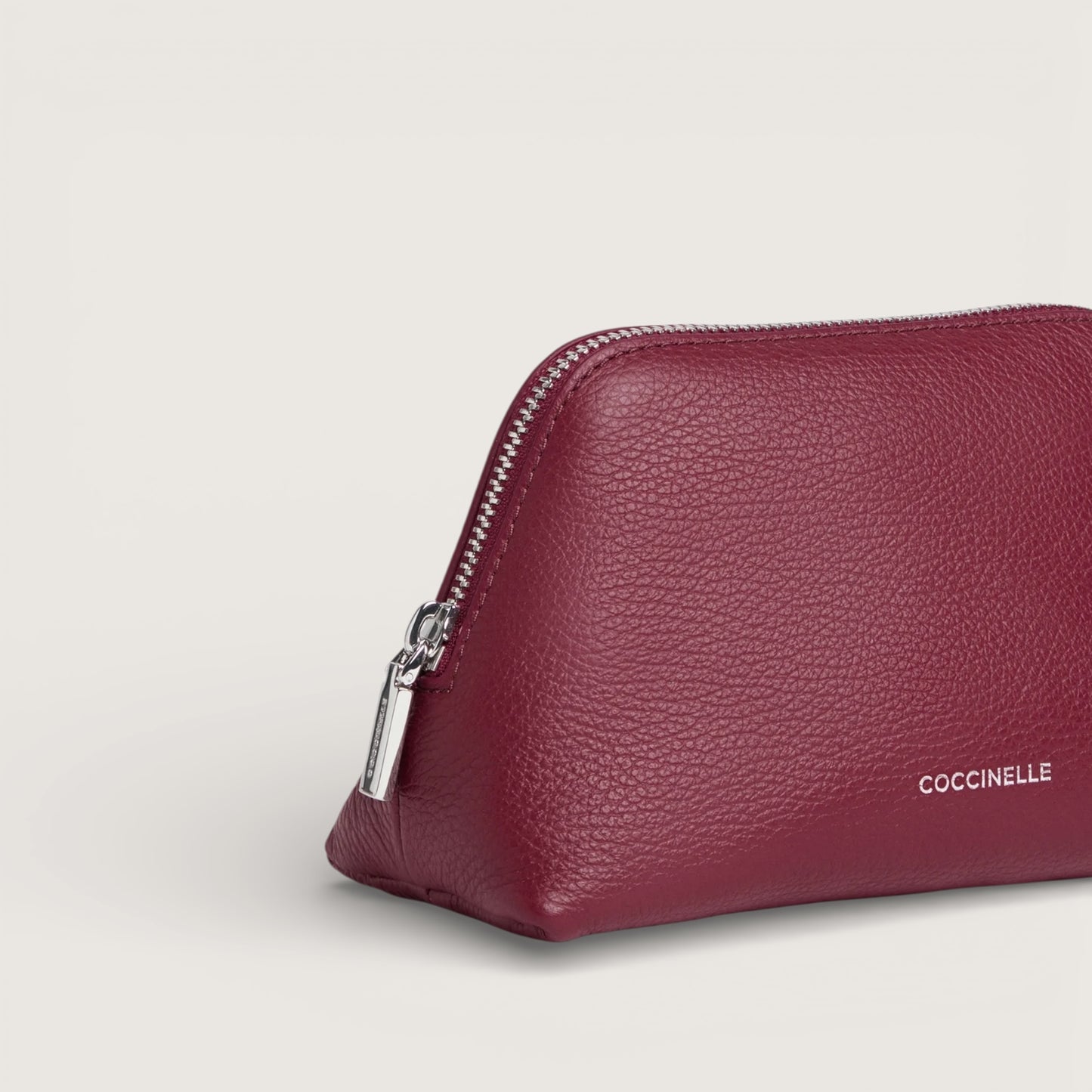 Бордова італійська шкіряна жіноча косметичка Coccinelle E5 TMF 25 01 01 R52