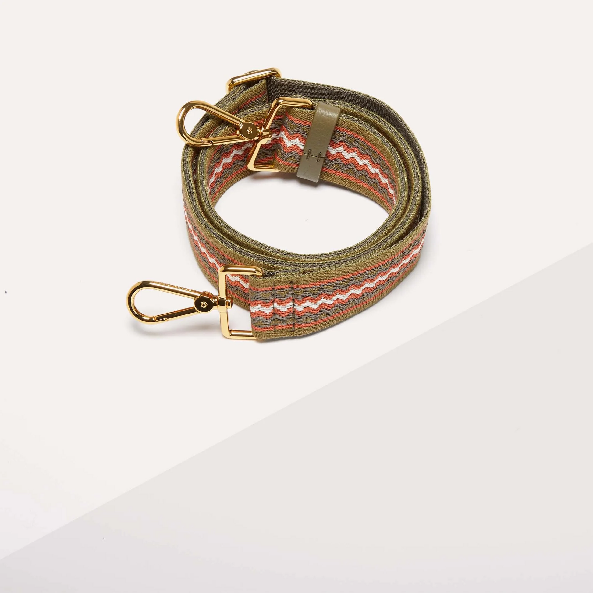 Італійський жіночий ремінь для сумки Coccinelle ZIG ZAG E3 R2E 68 25 01 826 кольору хакі