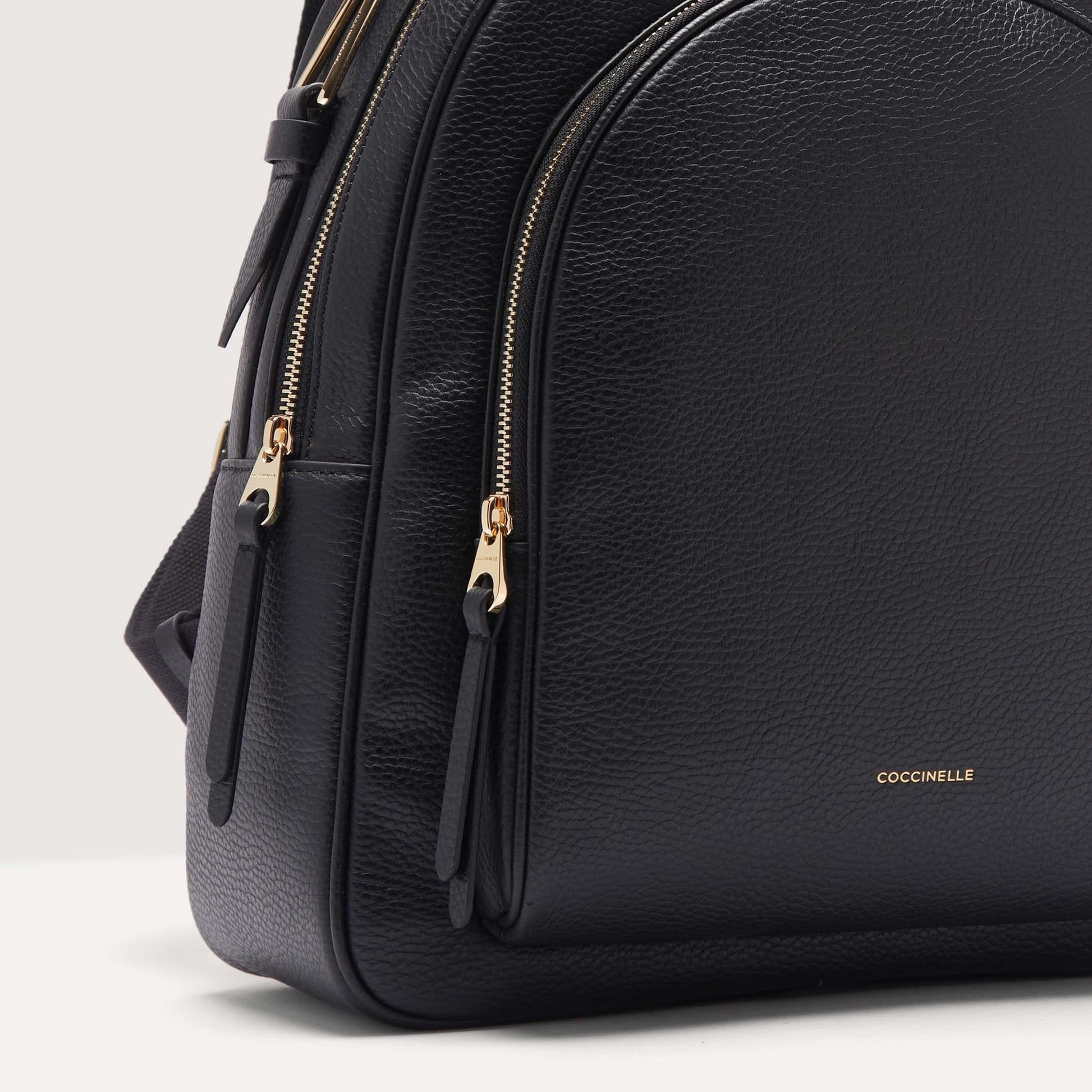 Чорний італійський шкіряний жіночий рюкзак Coccinelle Malory Large E1 R1K 14 01 01 001
