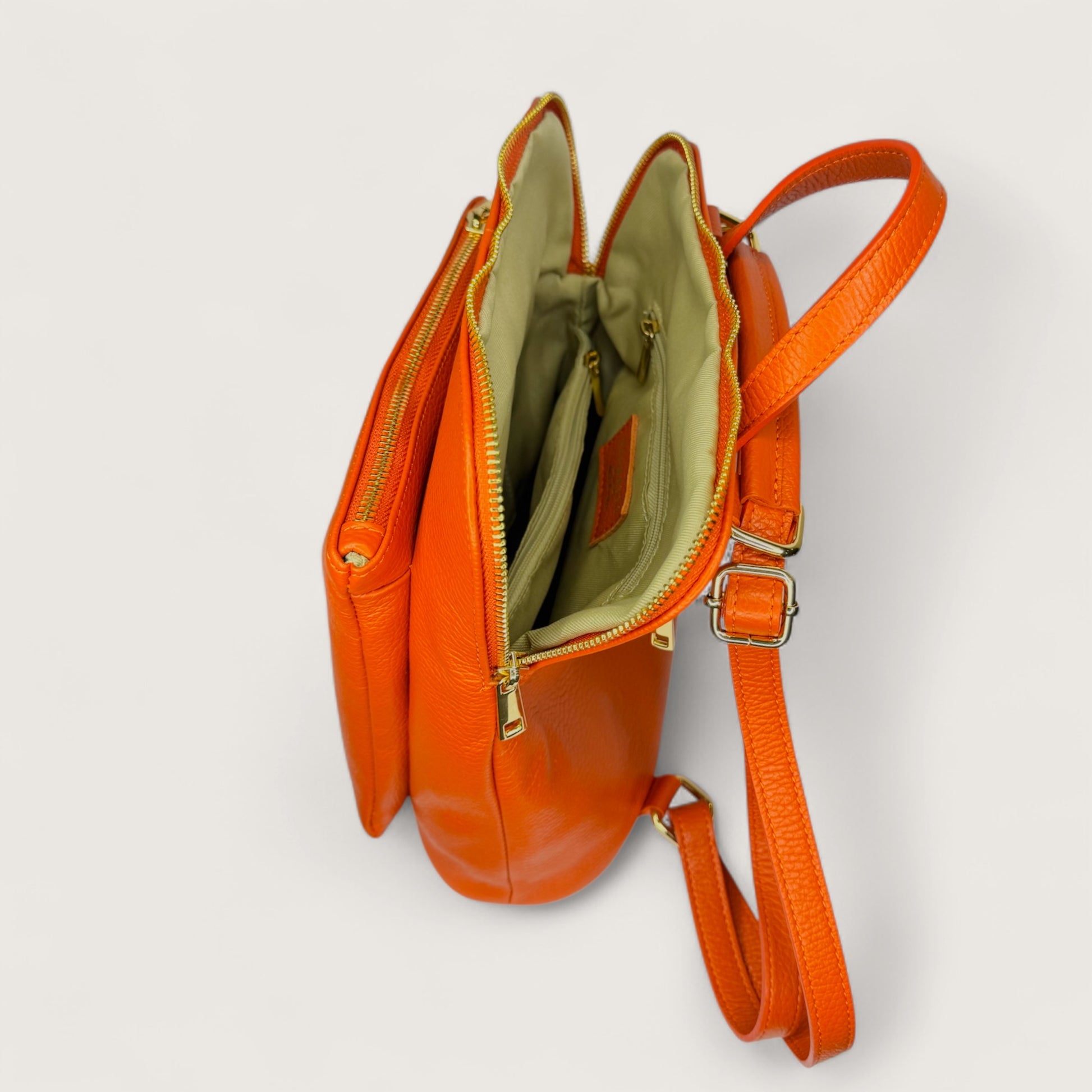 Помаранчевий італійський шкіряний жіночий рюкзак Piumelli Blair D35 Dark Orange
