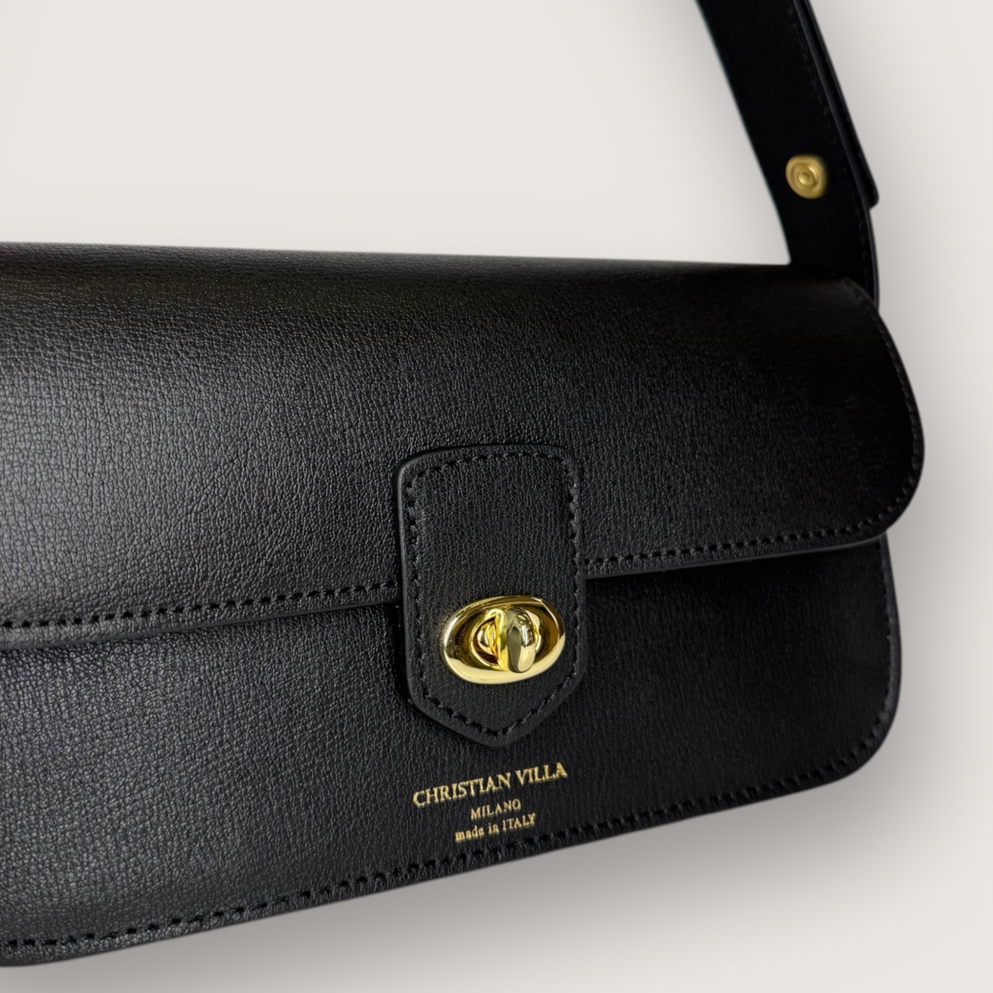 Чорна італійська шкіряна жіноча сумка Christian Villa 06105 Bag Vitello Mini Grain Nero Alaska 04121