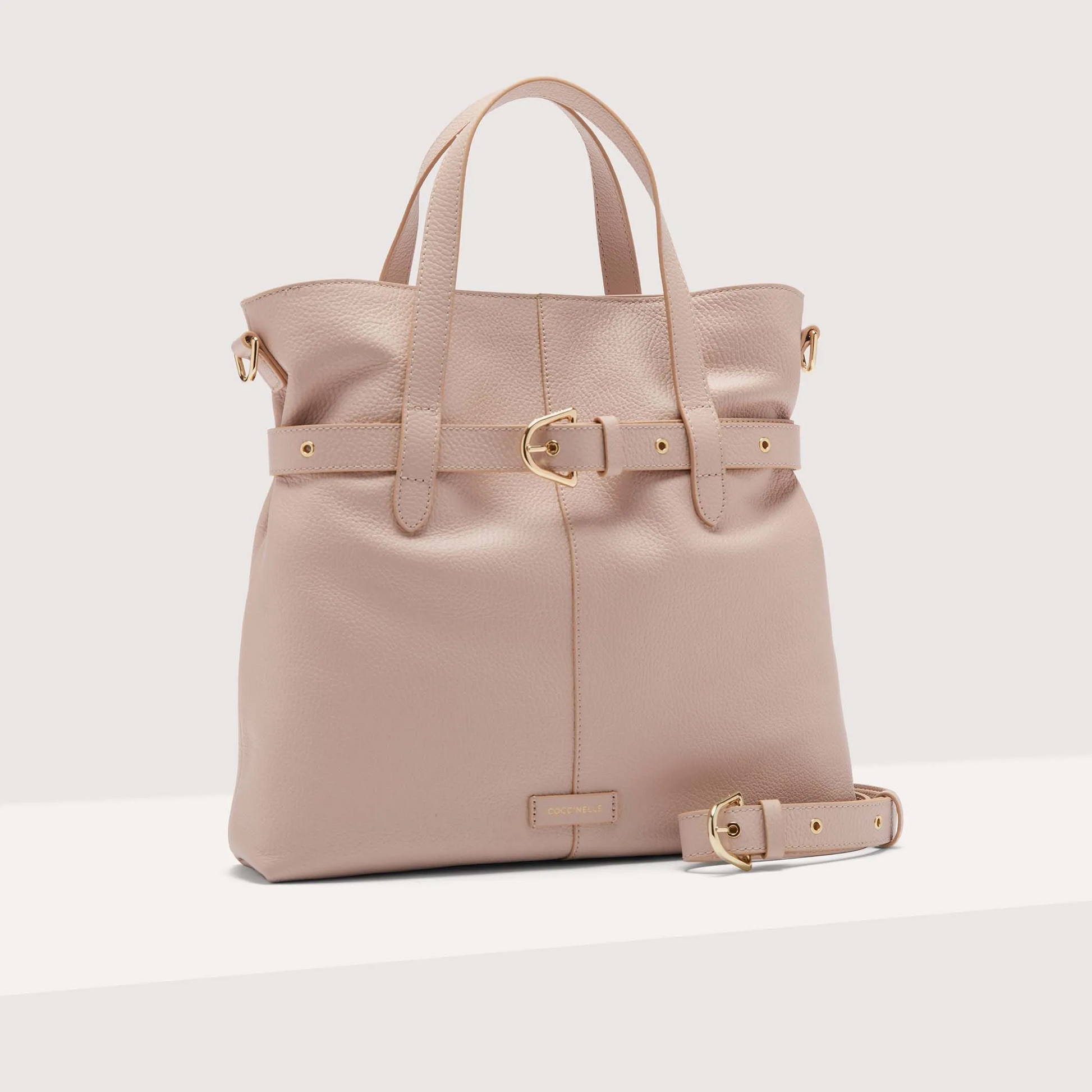 Пудрова італійська шкіряна жіноча сумка Coccinelle Abigail Large E1 SO5 18 01 01 N12