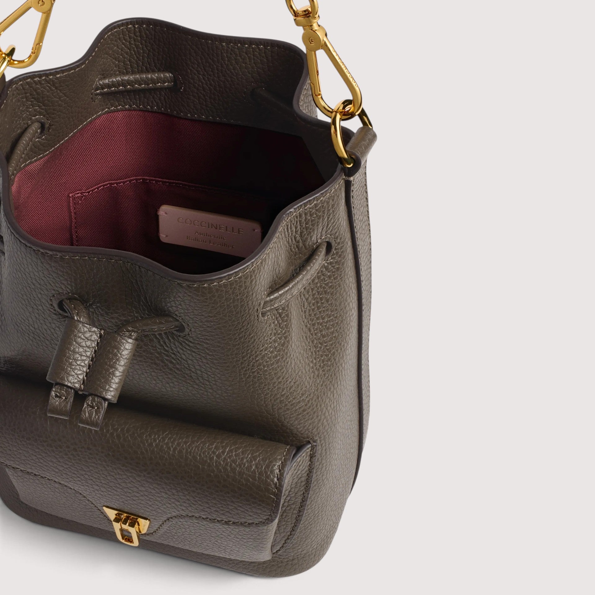 Італійська шкіряна жіноча сумка Coccinelle Beat Generation Small Generatio E1 TFK 23 03 01 W25 кольору хакі