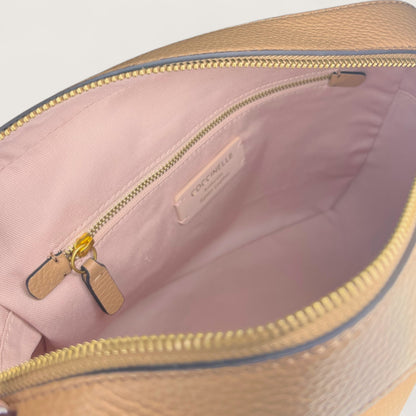 Бежева італійська шкіряна жіноча сумка Coccinelle Beat Soft Ribbon Medium Soft Ribb E1 NOF 15 04 01 N71