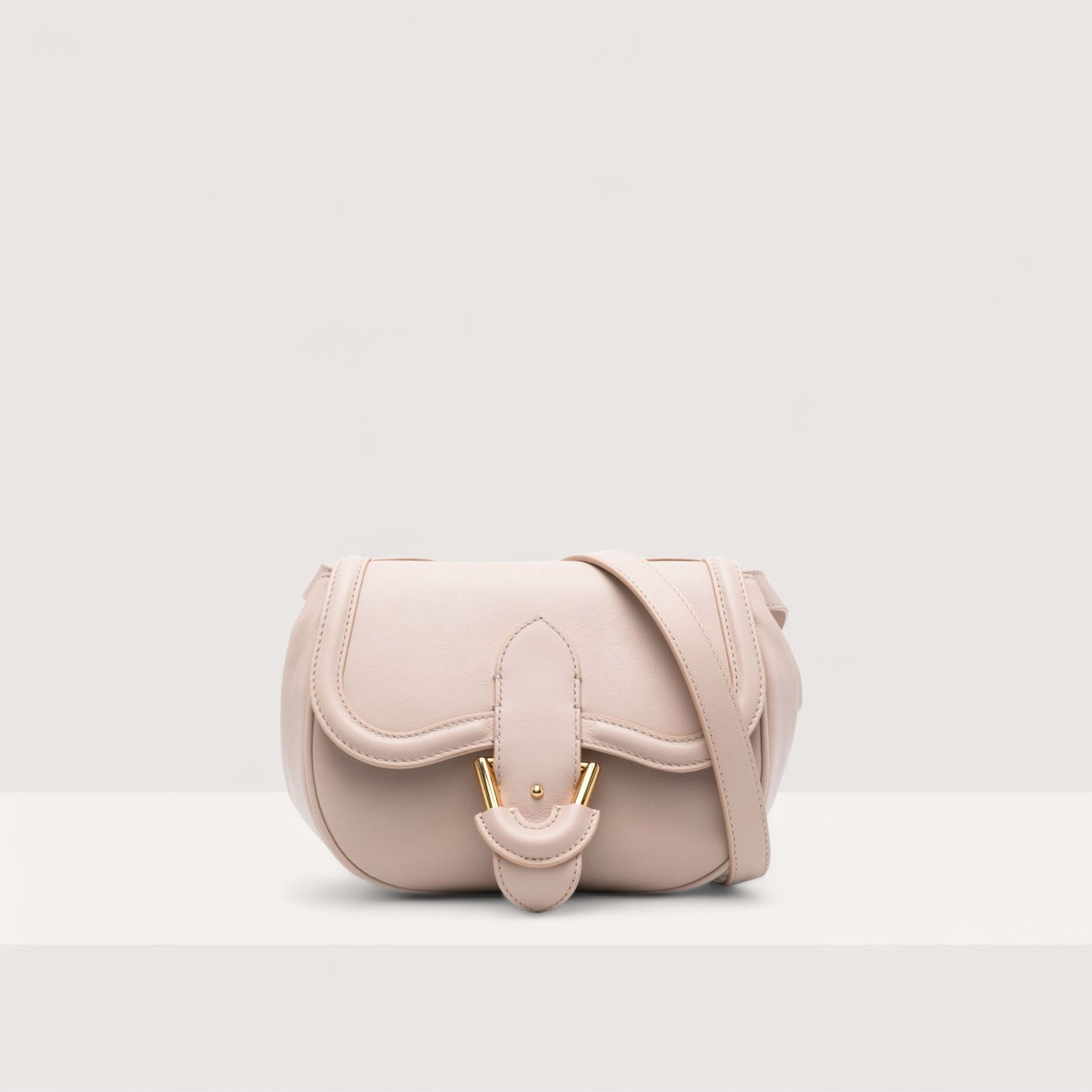 Пудрова італійська шкіряна жіноча сумка Coccinelle Blake Smooth Small Smooth E1 REK 15 01 01 N12