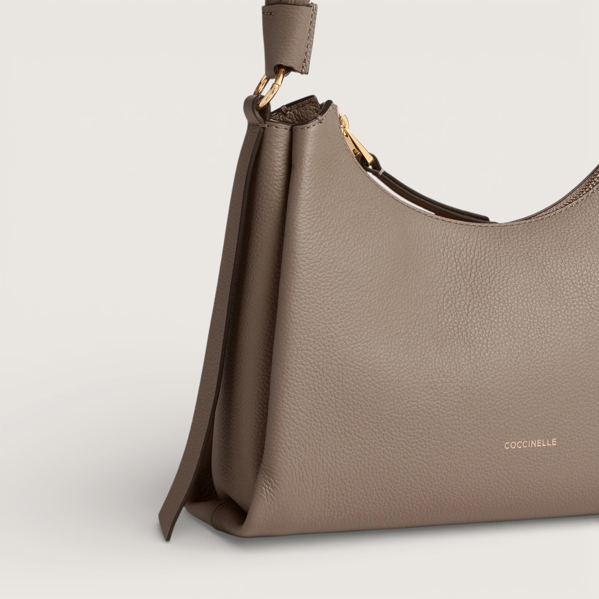 Італійська шкіряна жіноча сумка Coccinelle Boheme Small Grana Double E1 M50 13 03 01 352 кольору тауп