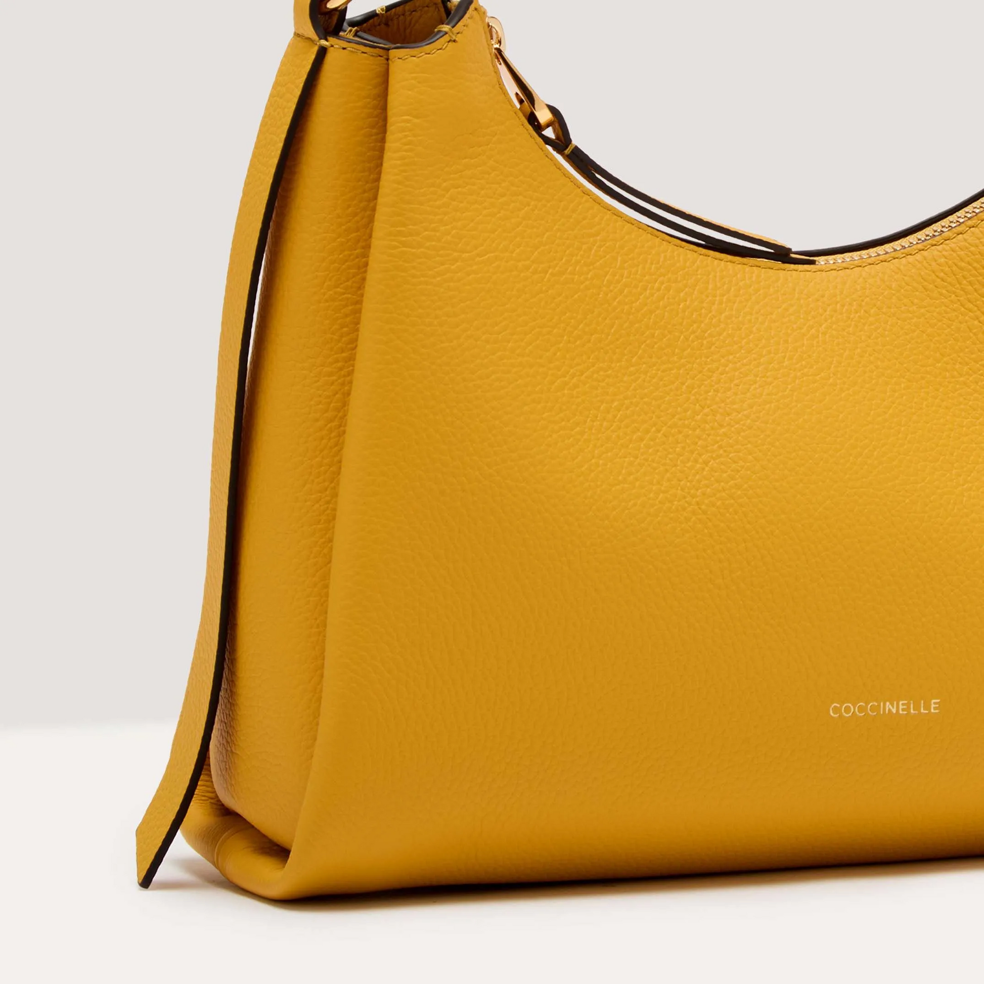 Жовта італійська шкіряна жіноча сумка Coccinelle Boheme Small Grana Double E1 M50 13 03 01 581