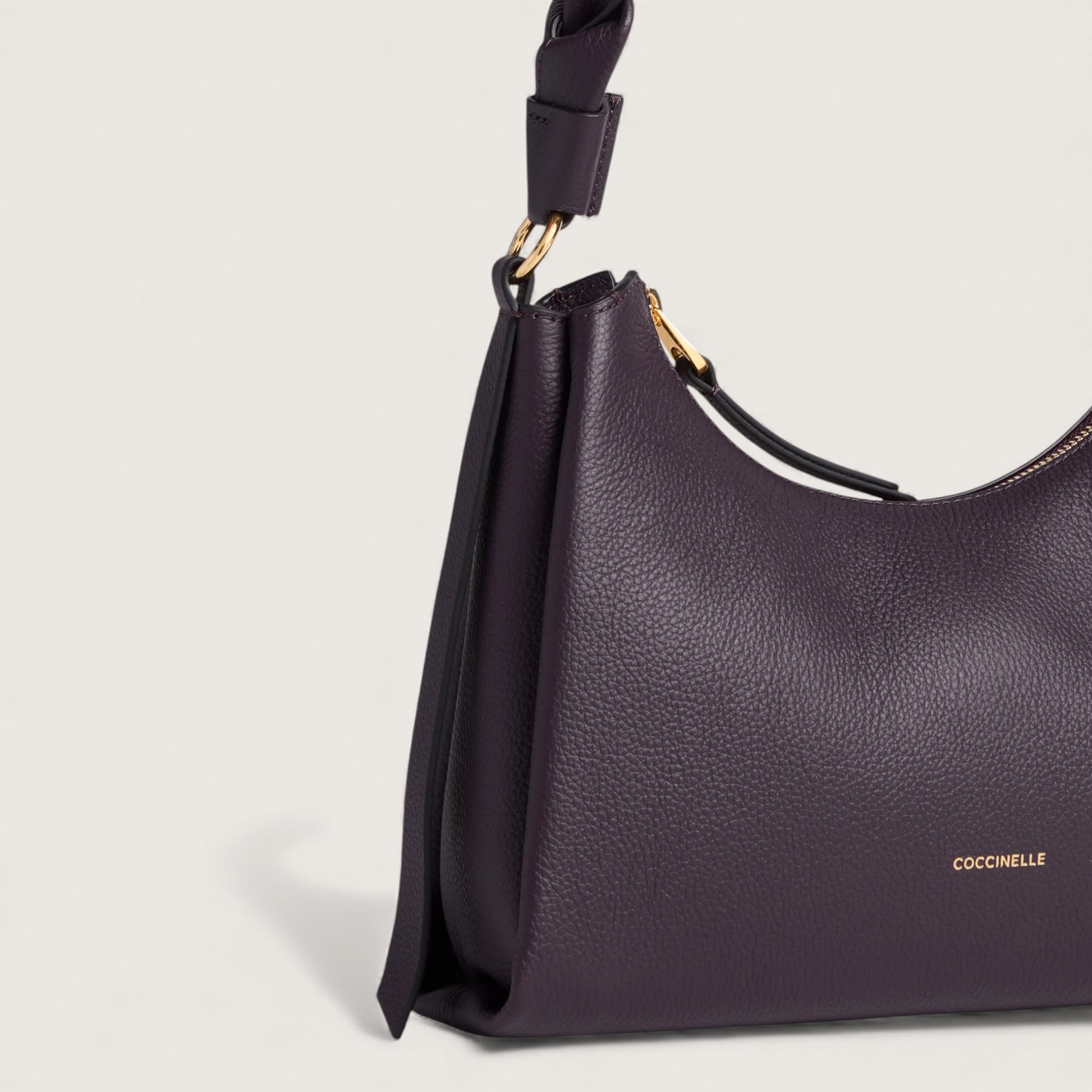 Сливова італійська шкіряна жіноча сумка Coccinelle Boheme Small Grana Double E1 M50 13 03 01 738