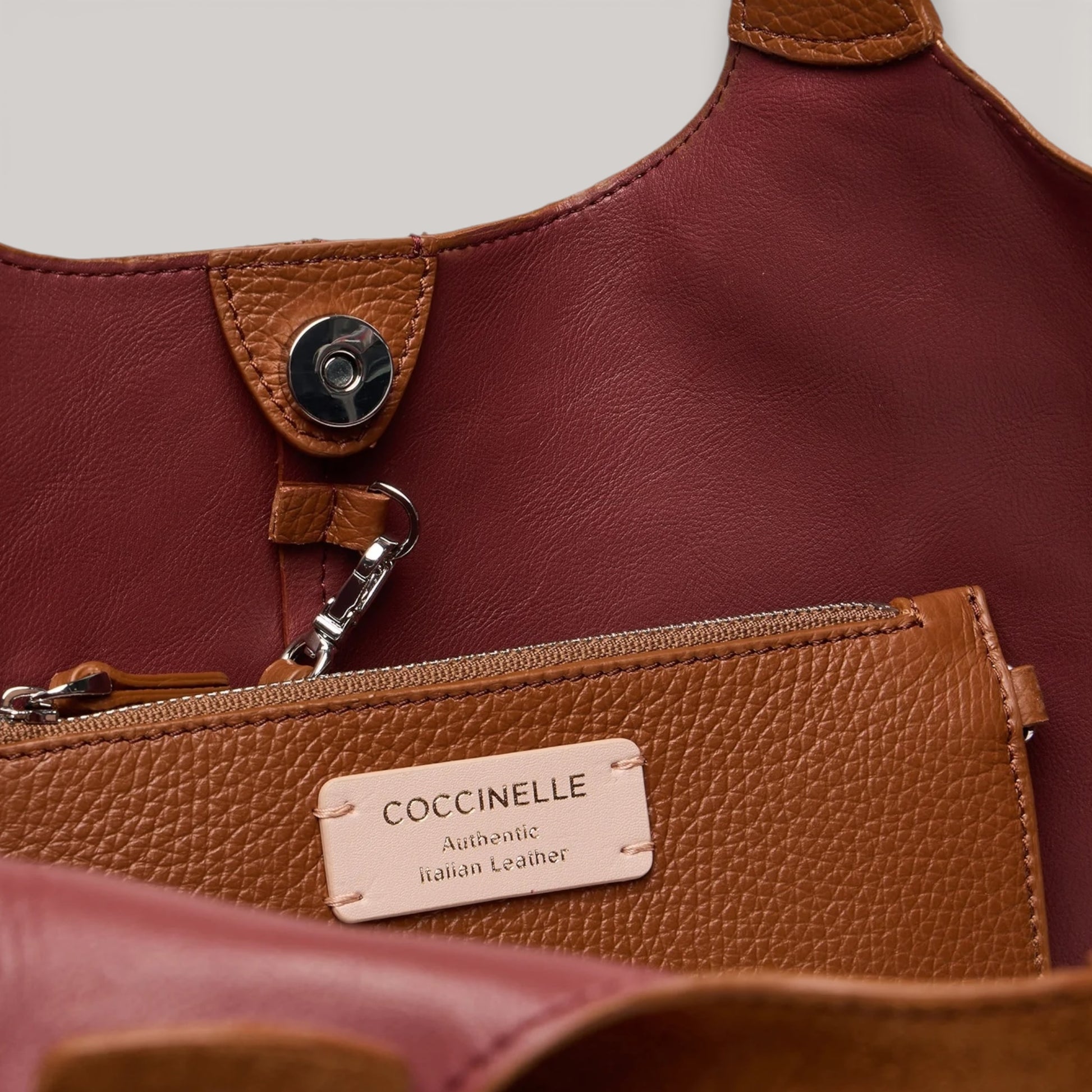 Коричнева італійська шкіряна жіноча сумка Coccinelle C-Easy Medium E1 THE 11 01 01 W11