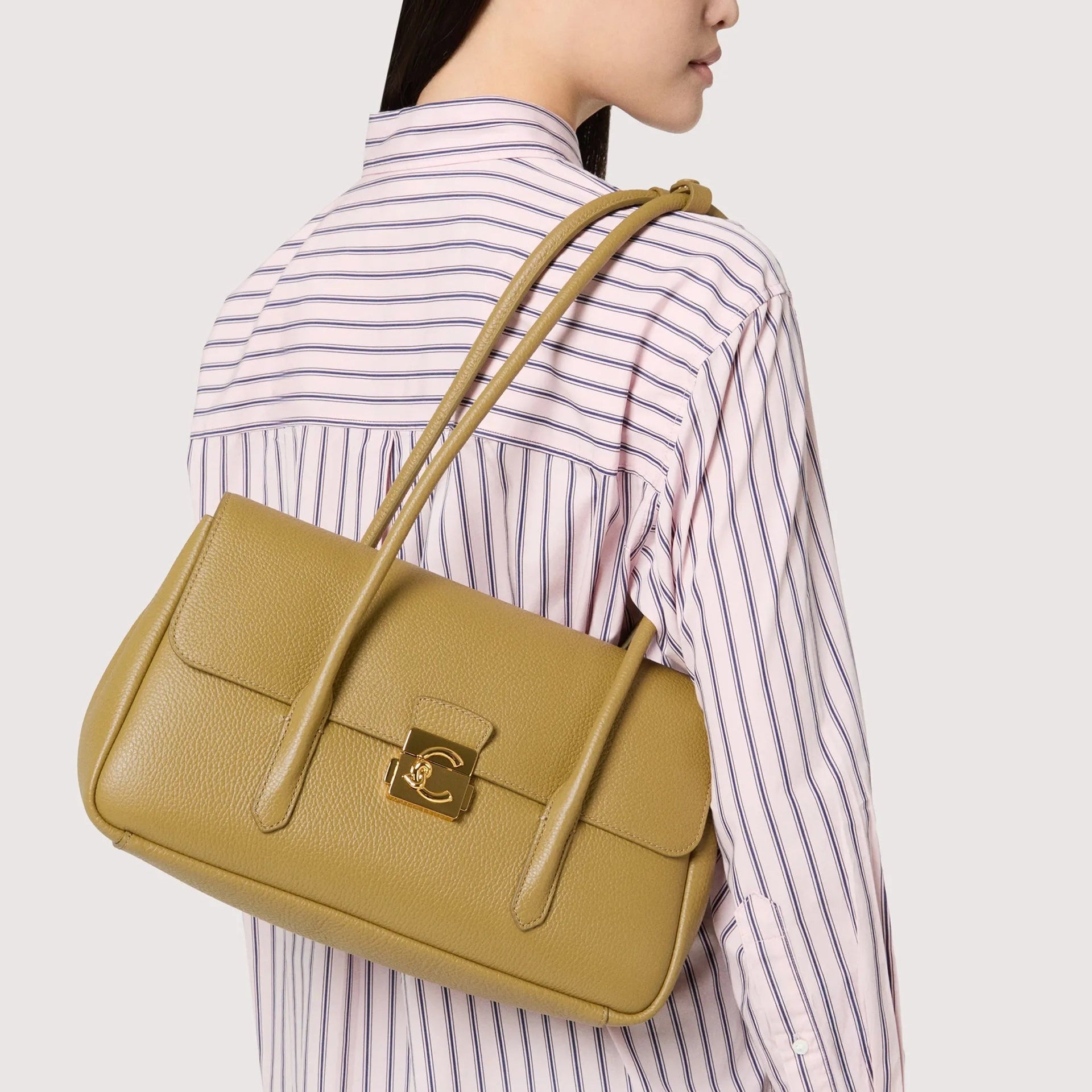 Оливкова італійська шкіряна жіноча сумка Coccinelle C-Me Lock Large E1 U4K 12 03 01 G43