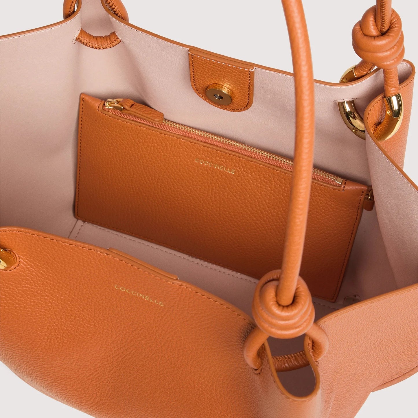 Руда італійська шкіряна жіноча сумка Coccinelle Finn Medium E1 U07 11 02 01 R41