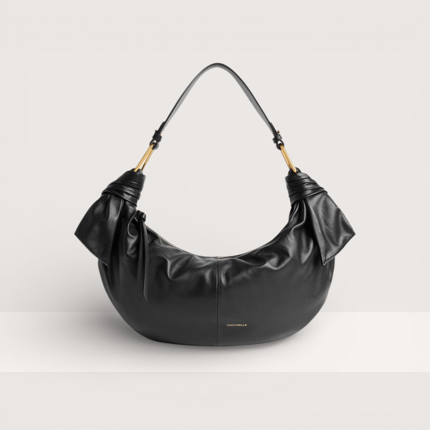 Чорна італійська шкіряна жіноча сумка Coccinelle Furoshiki Medium E1 U1A 13 02 01 001