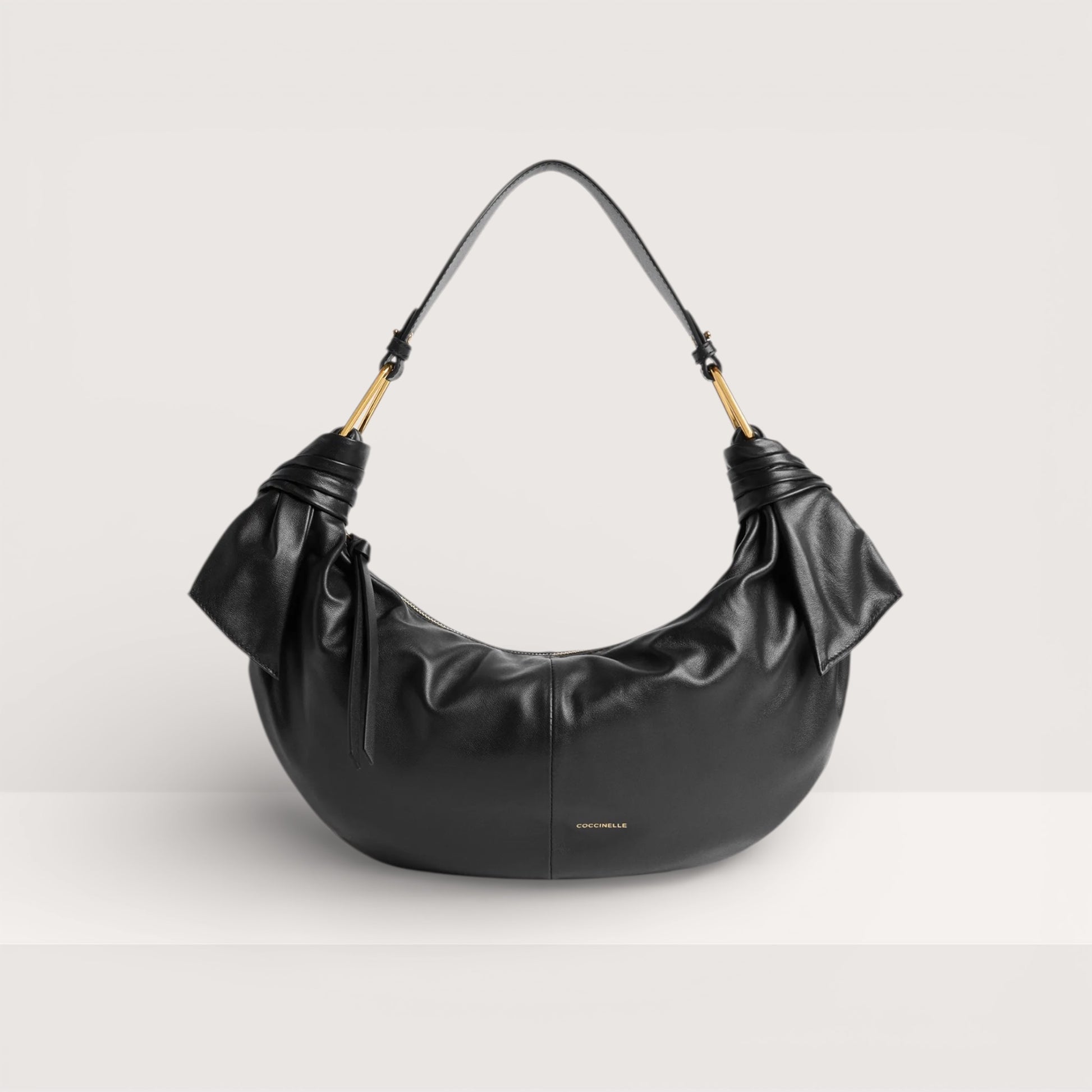 Чорна італійська шкіряна жіноча сумка Coccinelle Furoshiki Medium E1 U1A 13 02 01 001
