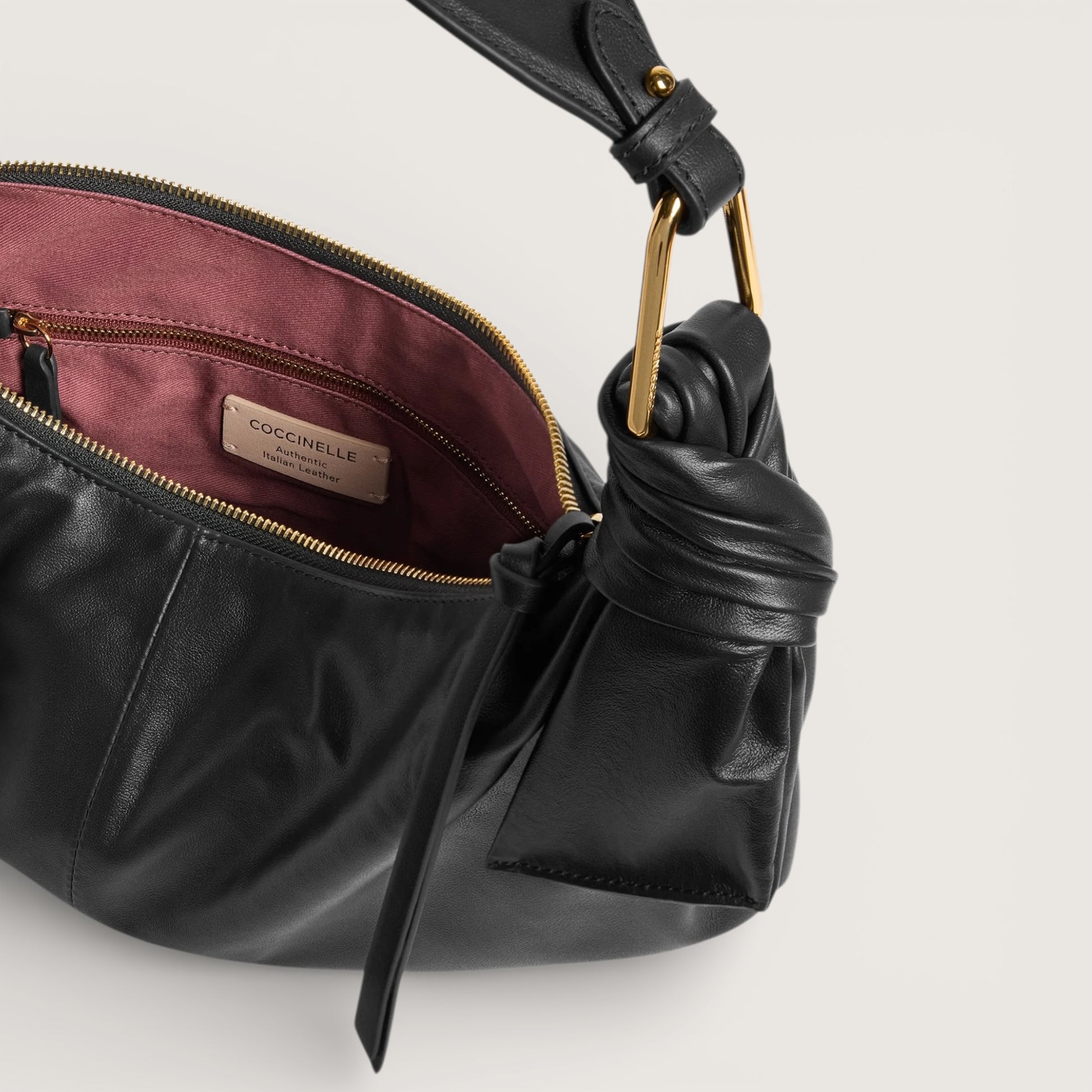 Чорна італійська шкіряна жіноча сумка Coccinelle Furoshiki Medium E1 U1A 13 02 01 001