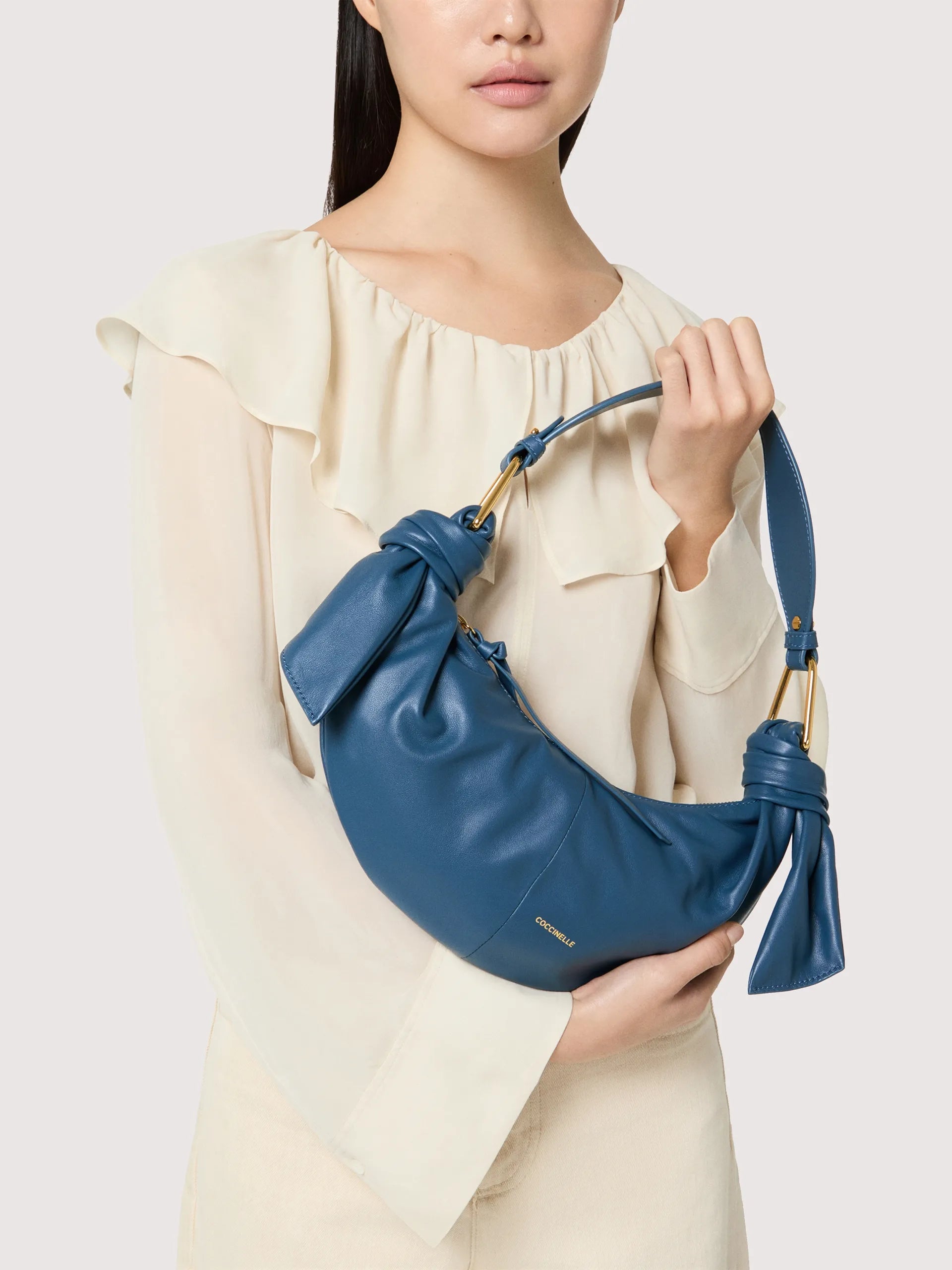 Бірюзова італійська шкіряна жіноча сумка Coccinelle Furoshiki Small E1 U1A 13 03 01 B27