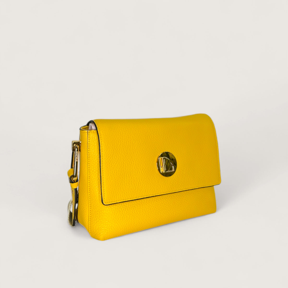 Жовта італійська шкіряна жіноча сумка Coccinelle Liya Signature Medium Signature E1 ND3 12 06 21 J19