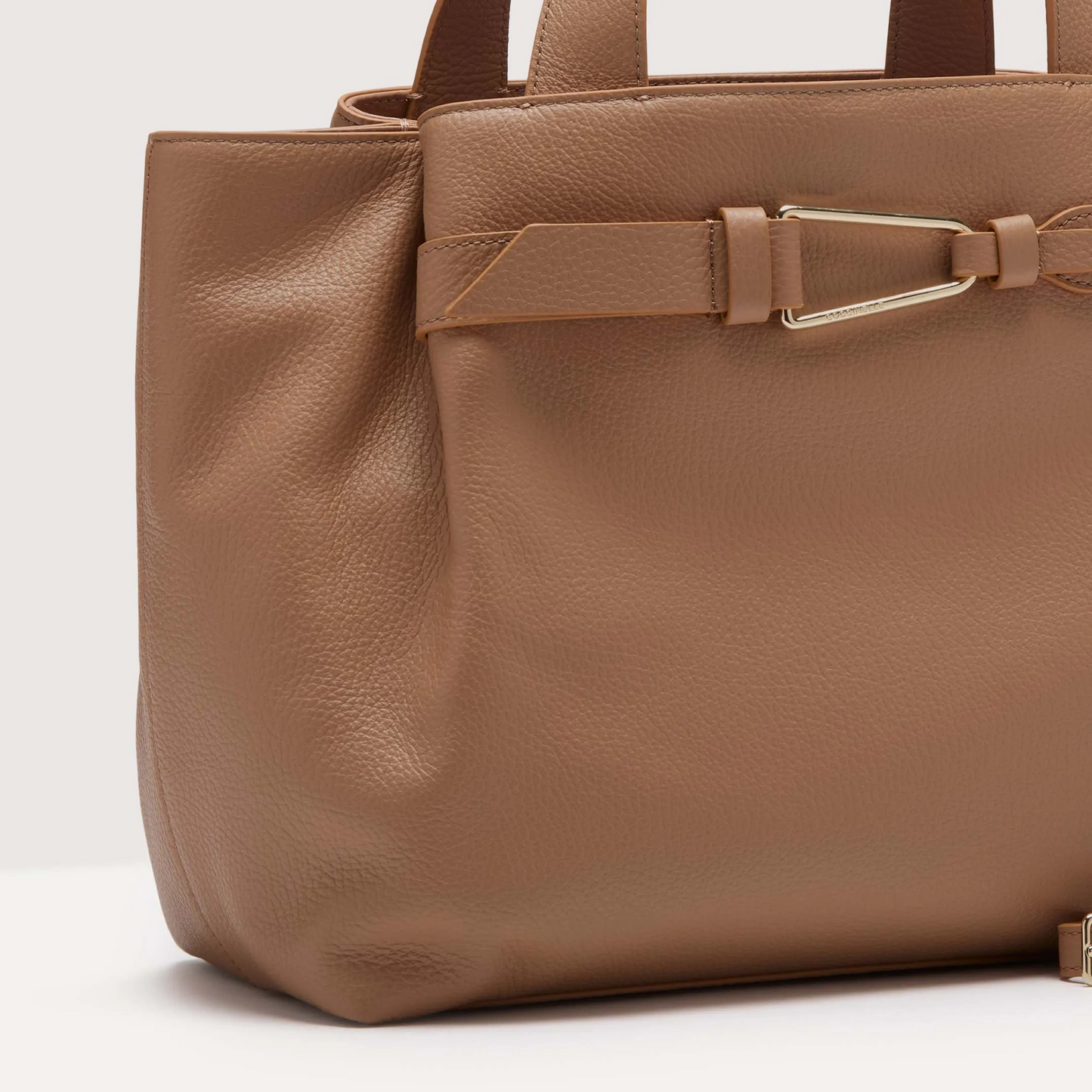 Бежева італійська шкіряна жіноча сумка Coccinelle Malory Medium E1 R1K 18 02 01 N71