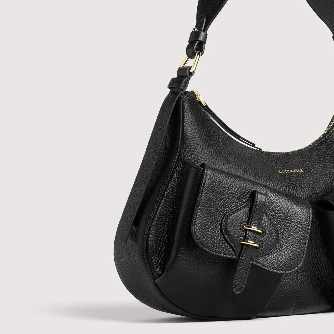 Чорна італійська шкіряна жіноча сумка Coccinelle Mavery Pocket Medium E1 VGK 12 01 01 001
