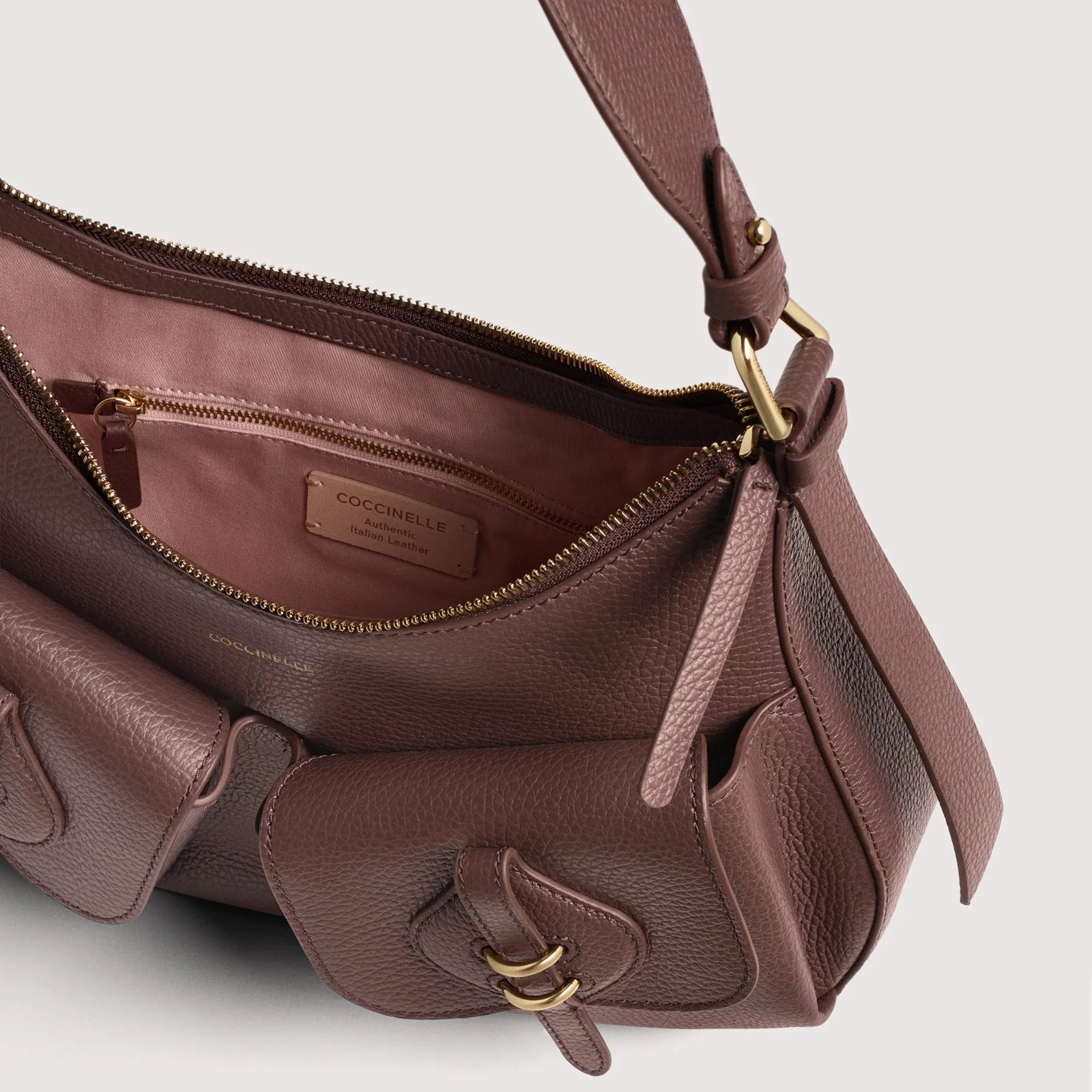 Італійська шкіряна жіноча сумка Coccinelle Mavery Pocket Medium E1 VGK 12 01 01 R49 кольору бургунді
