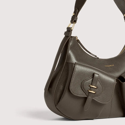 Італійська шкіряна жіноча сумка Coccinelle Mavery Pocket Medium E1 VGK 12 01 01 W25 кольору хакі