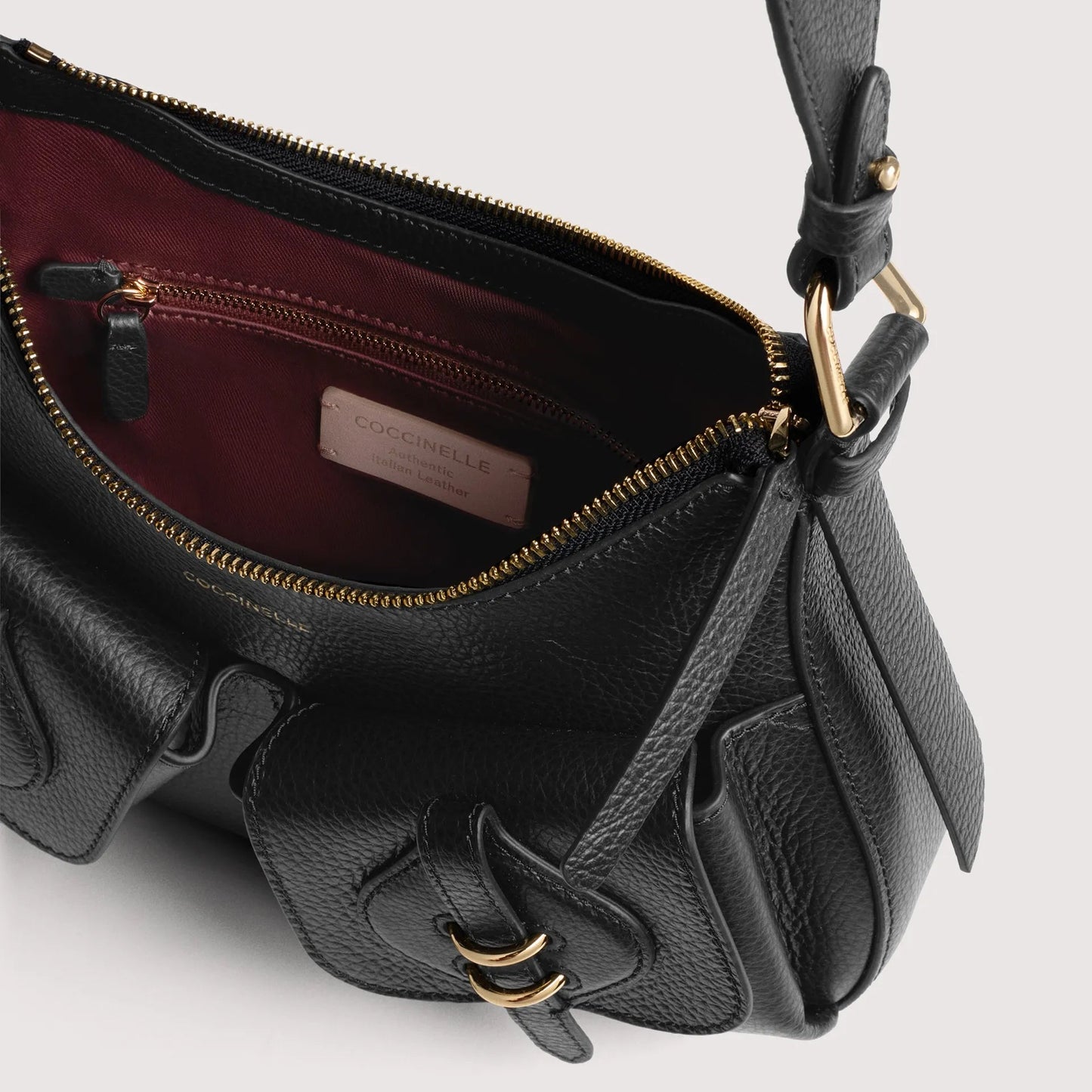 Чорна італійська шкіряна жіноча сумка Coccinelle Mavery Pocket Small E1 VGK 12 02 01 001