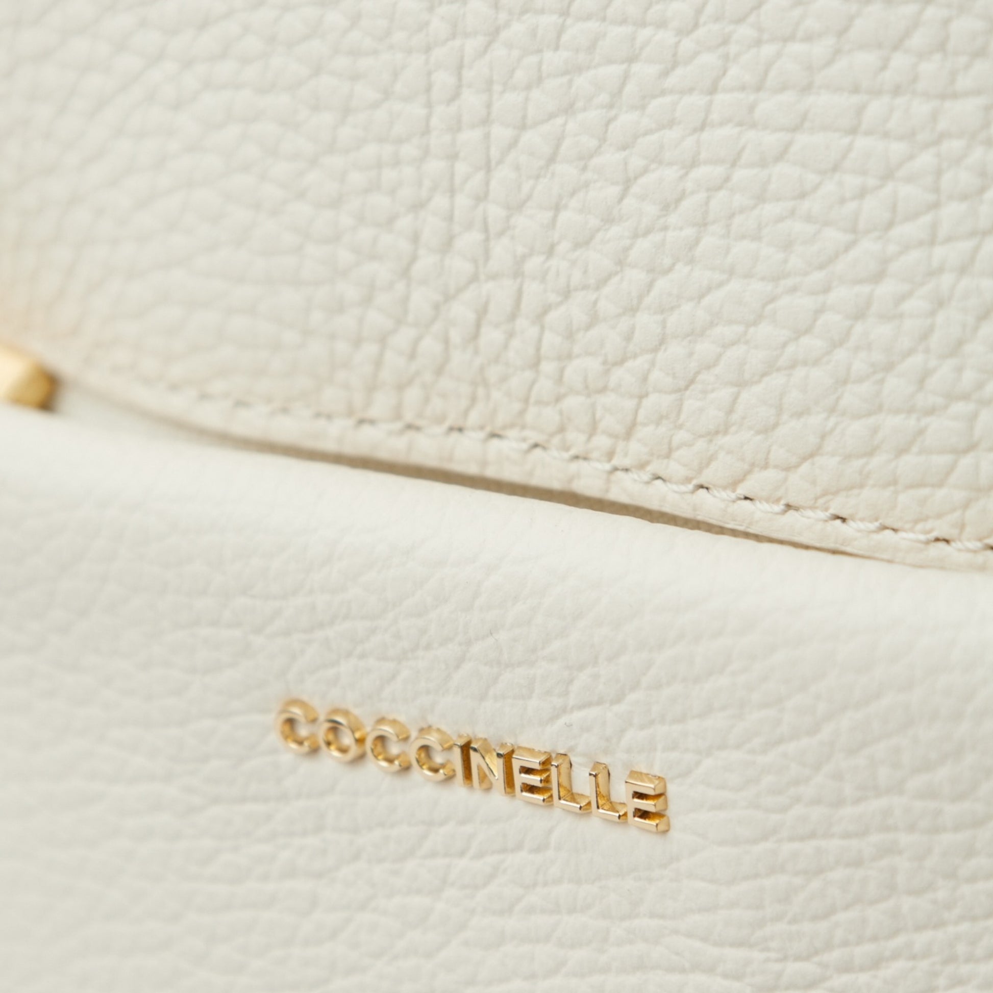 Молочна італійська шкіряна жіноча сумка Coccinelle Nory E1 U45 14 02 01 N17