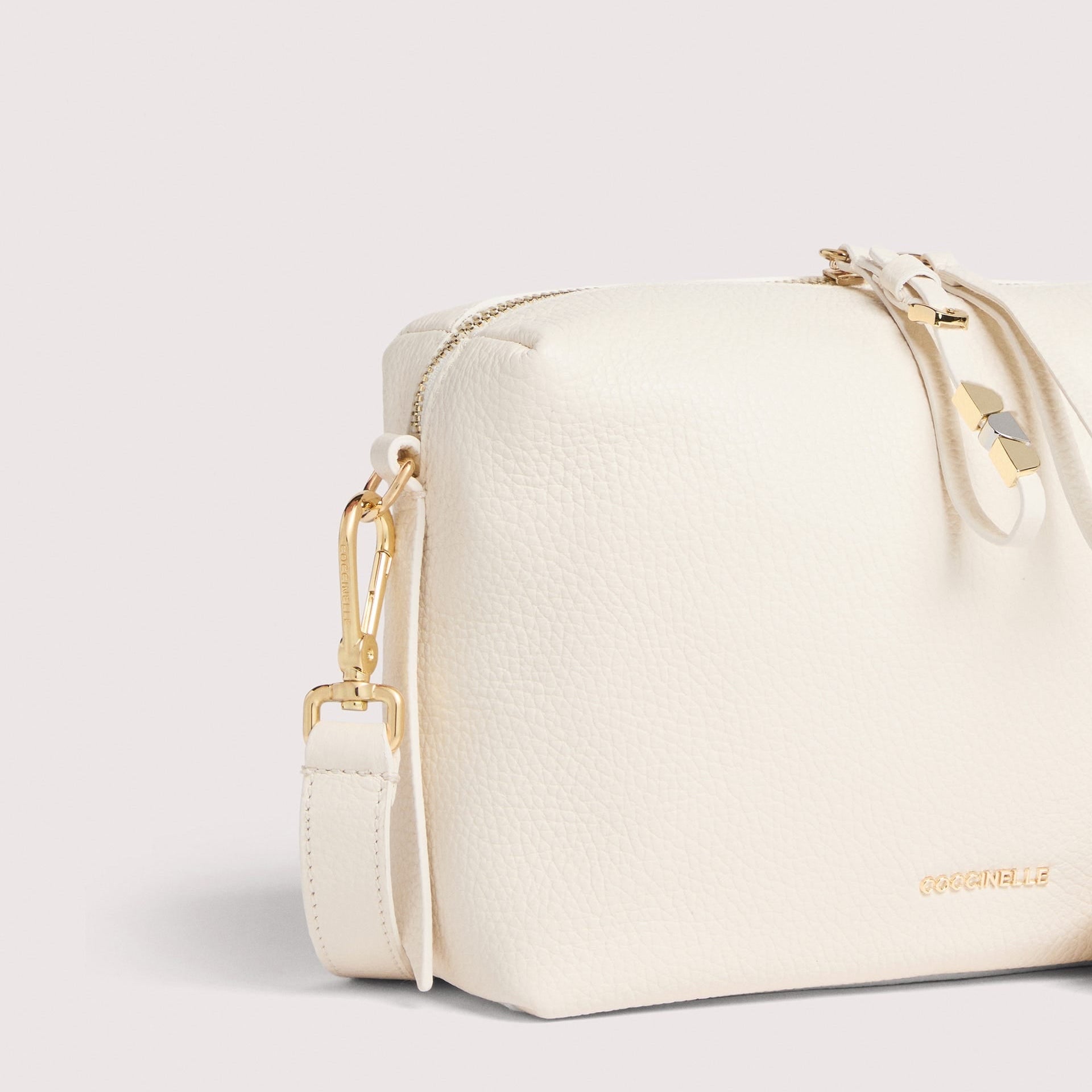 Біла італійська шкіряна жіноча сумка Coccinelle Nory Small E1 U45 15 01 01 N17
