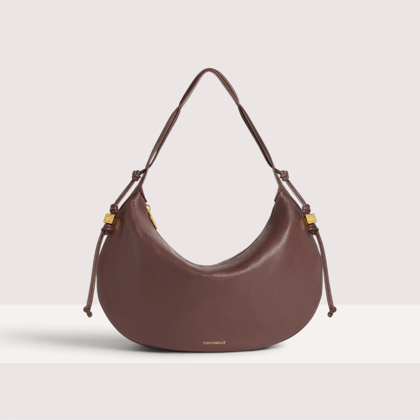 Італійська шкіряна жіноча сумка Coccinelle Thess Medium E1 VCA 13 02 01 R49 кольору бургунді
