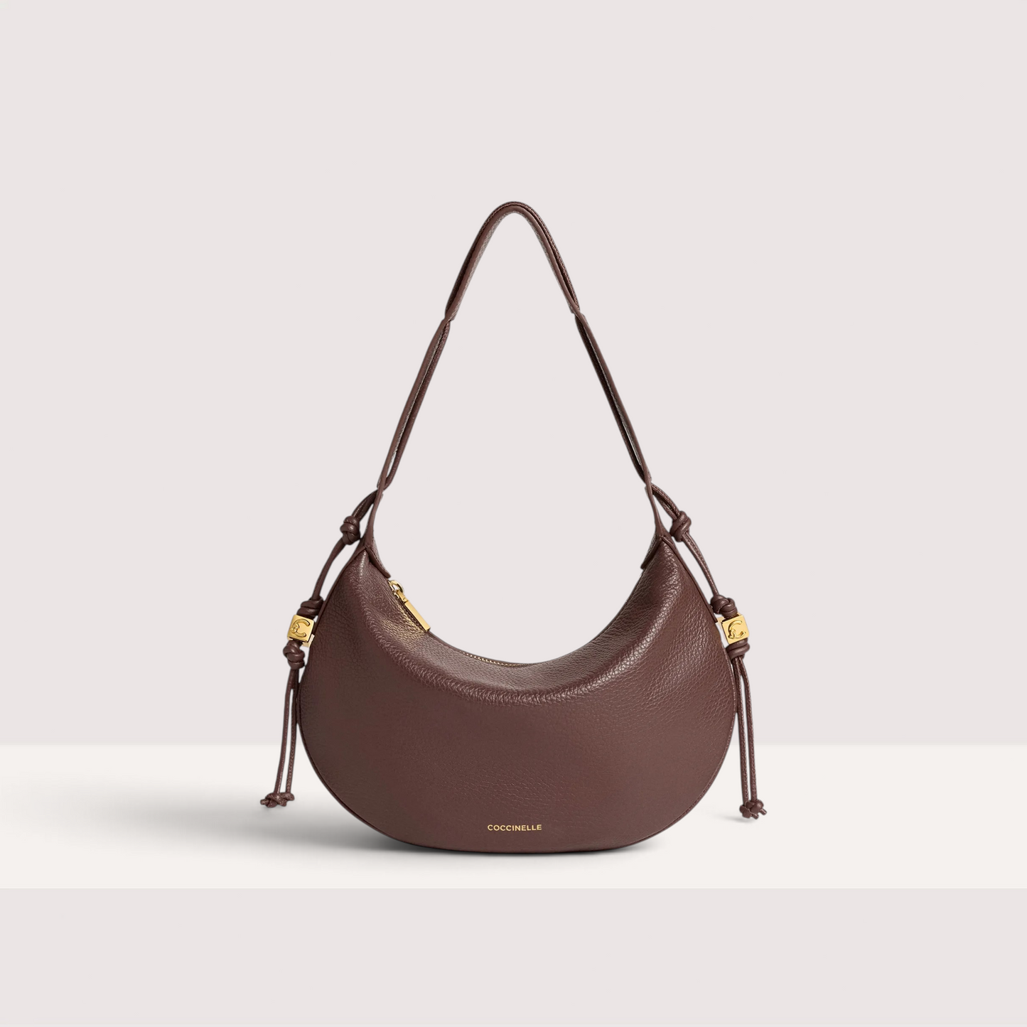 Італійська шкіряна жіноча сумка Coccinelle Thess Small E1 VCA 13 03 01 R49 кольору бургунді