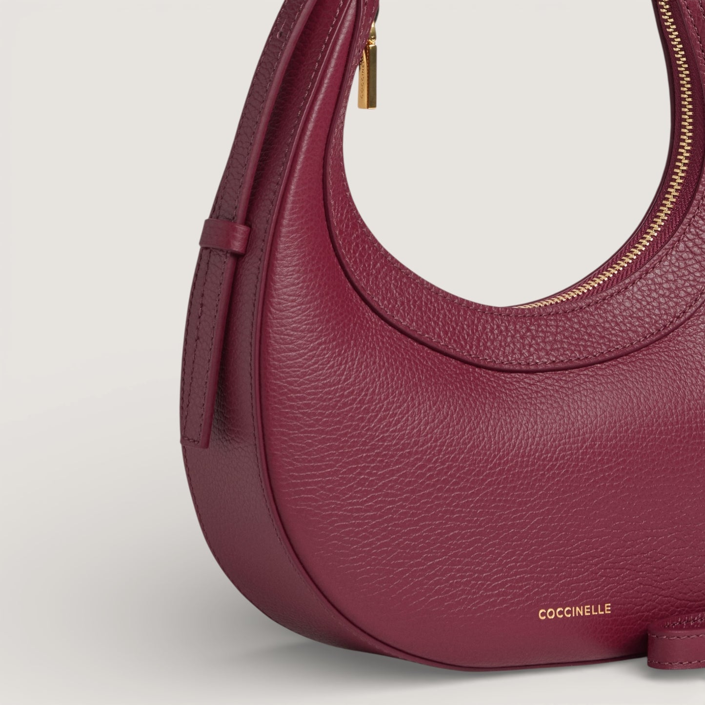 Бордова італійська шкіряна жіноча сумка Coccinelle Whisper E5 PIP 53 01 01 R52