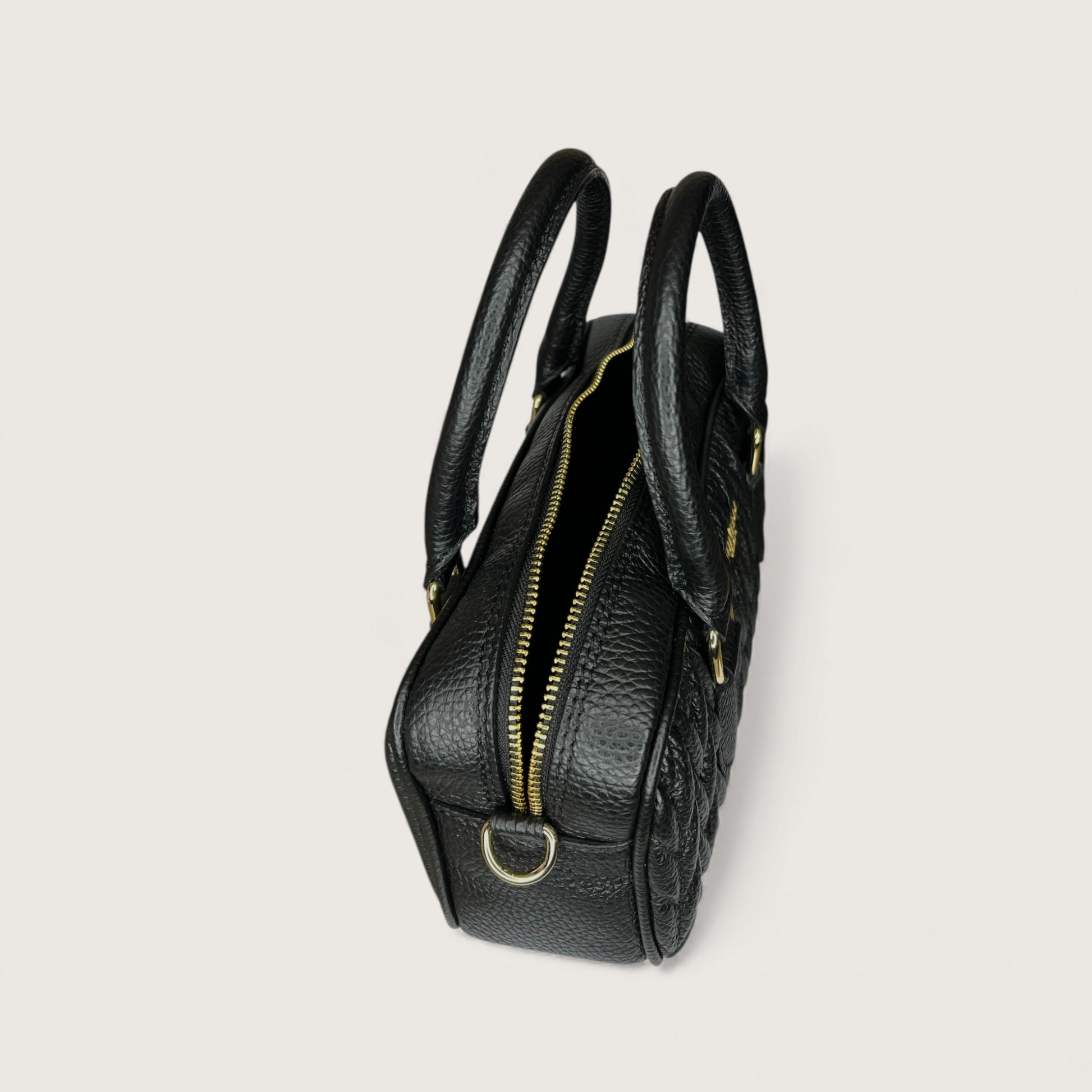 Чорна італійська шкіряна жіноча сумка Piumelli Cecile D28 Black