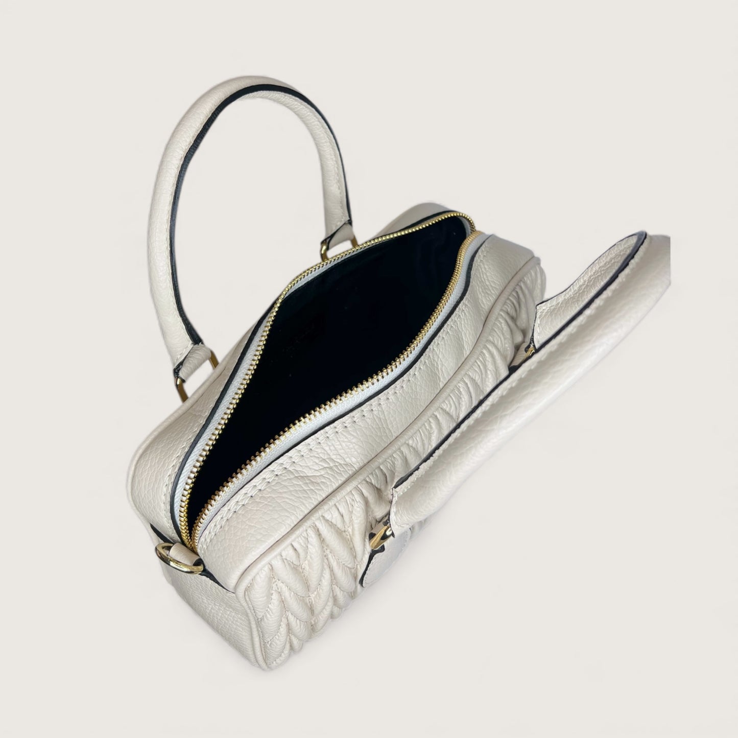 Біла італійська шкіряна жіноча сумка Piumelli Cecile D37 Off White