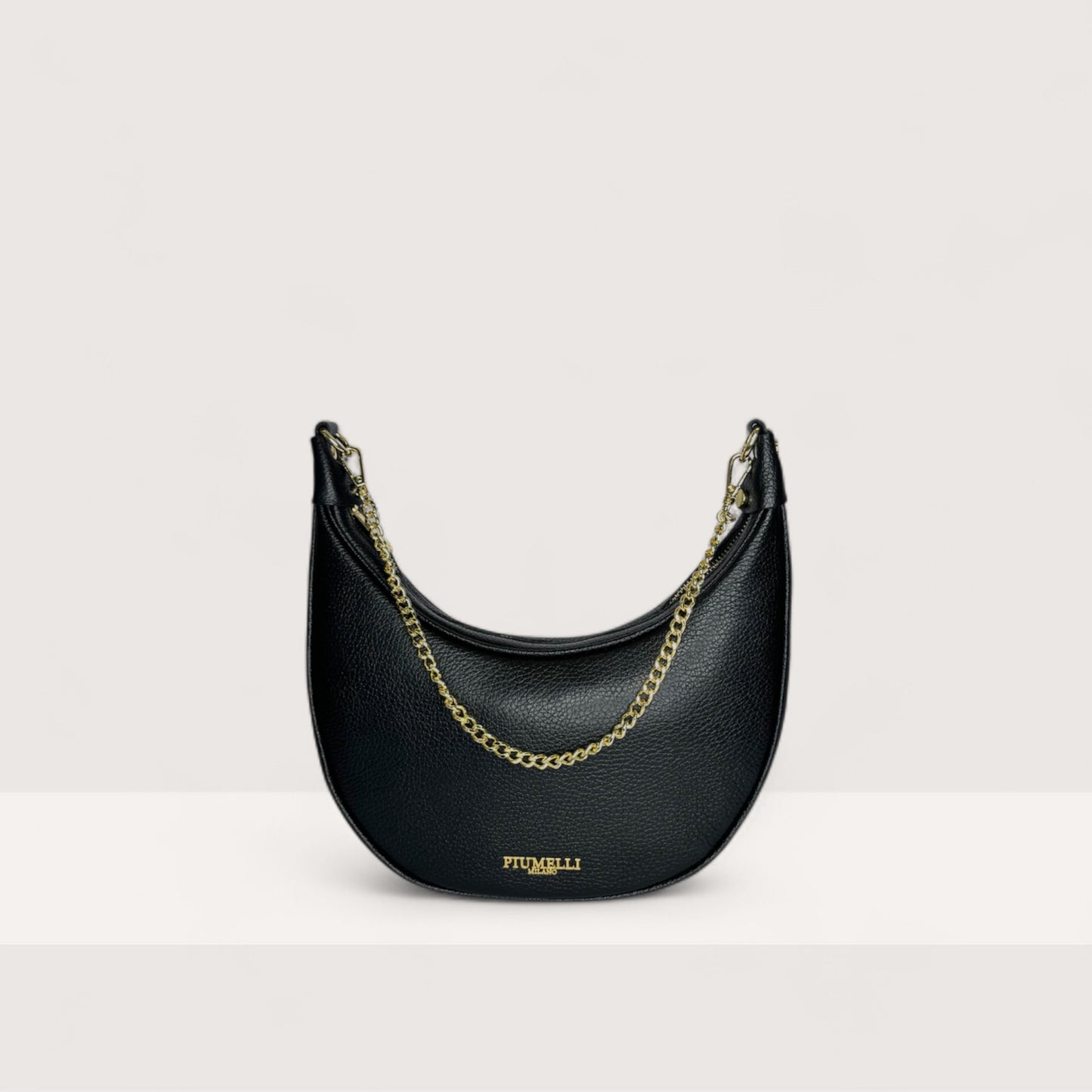 Чорна італійська шкіряна жіноча сумка Piumelli Conelie M Bag, D28 Black